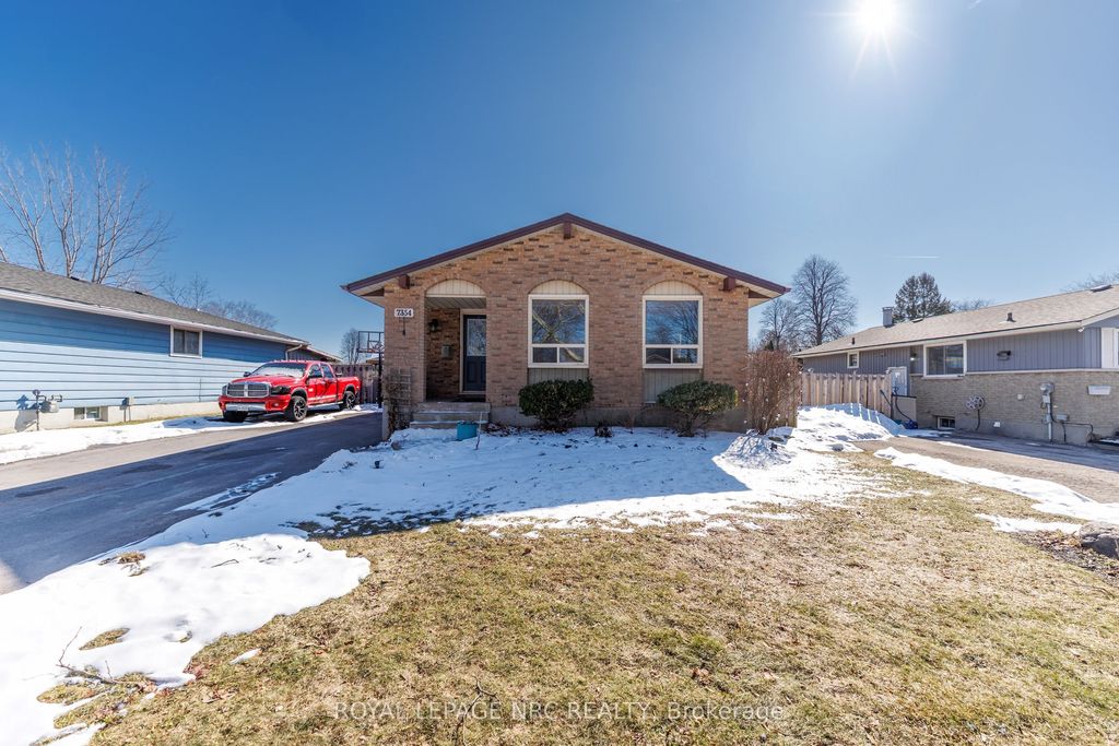 Photo of 7354 North Dorset Place, Niagara Falls, ON L2J 3T4 (MLS # X12847008)