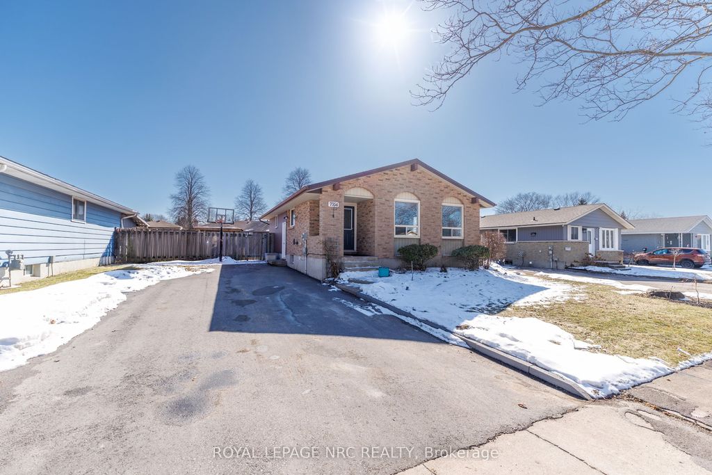 Photo of 7354 North Dorset Place, Niagara Falls, ON L2J 3T4 (MLS # X12847008)