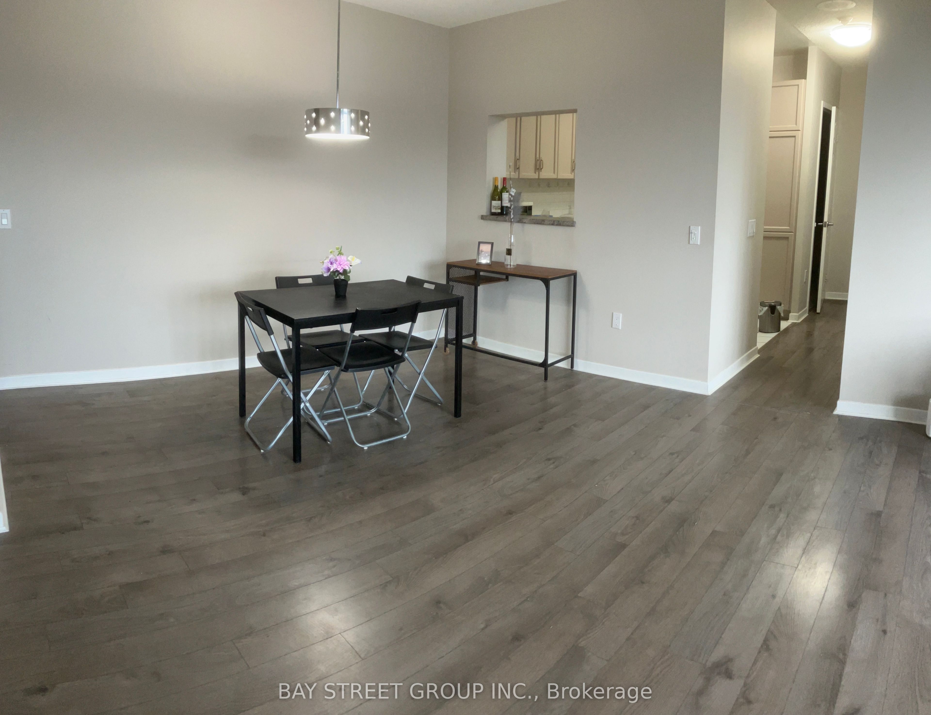 284 Bloor Street W 902