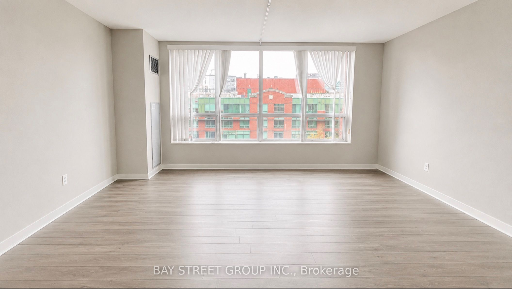 284 Bloor Street W 902