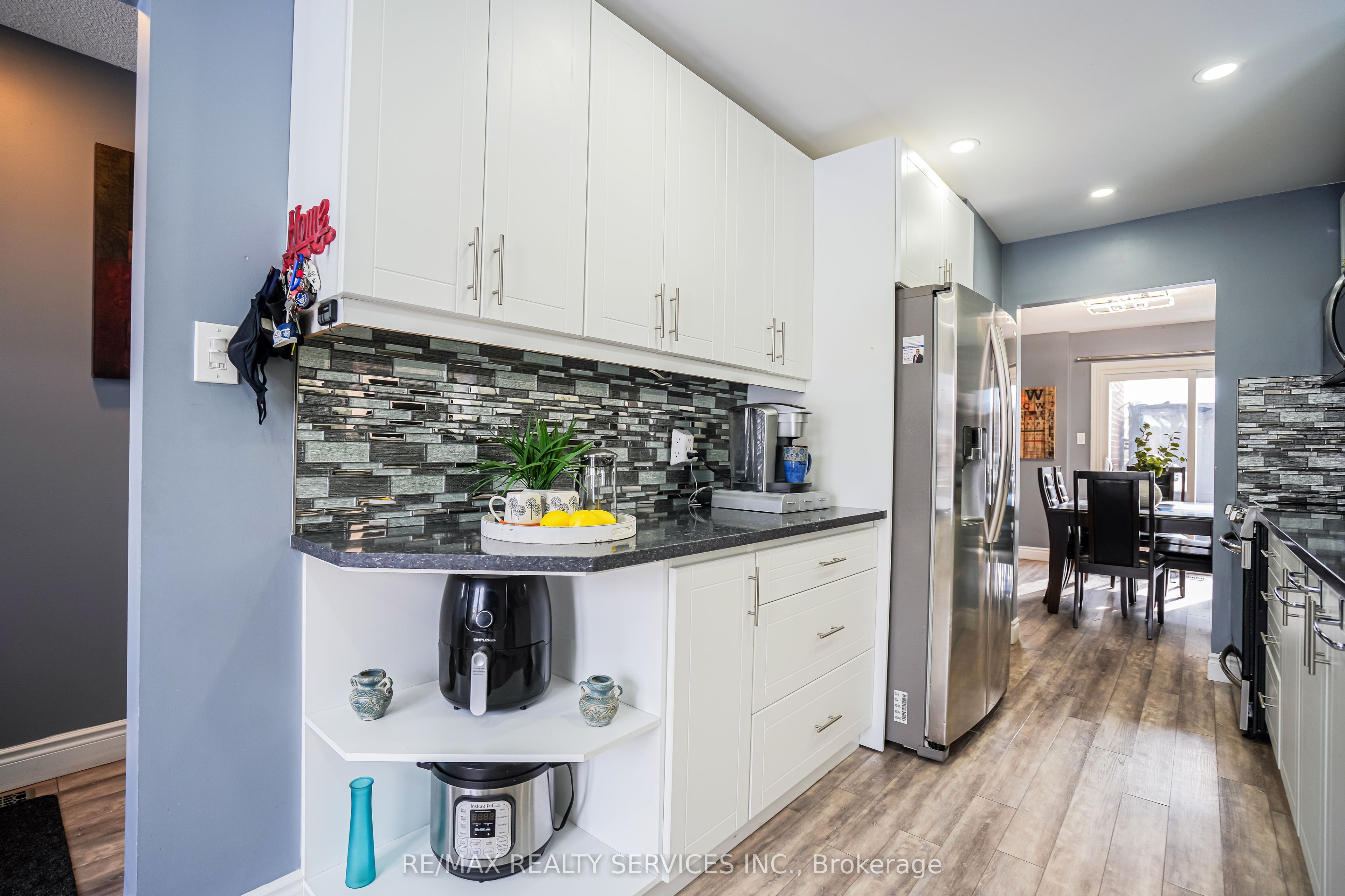 54 Ferri Crescent