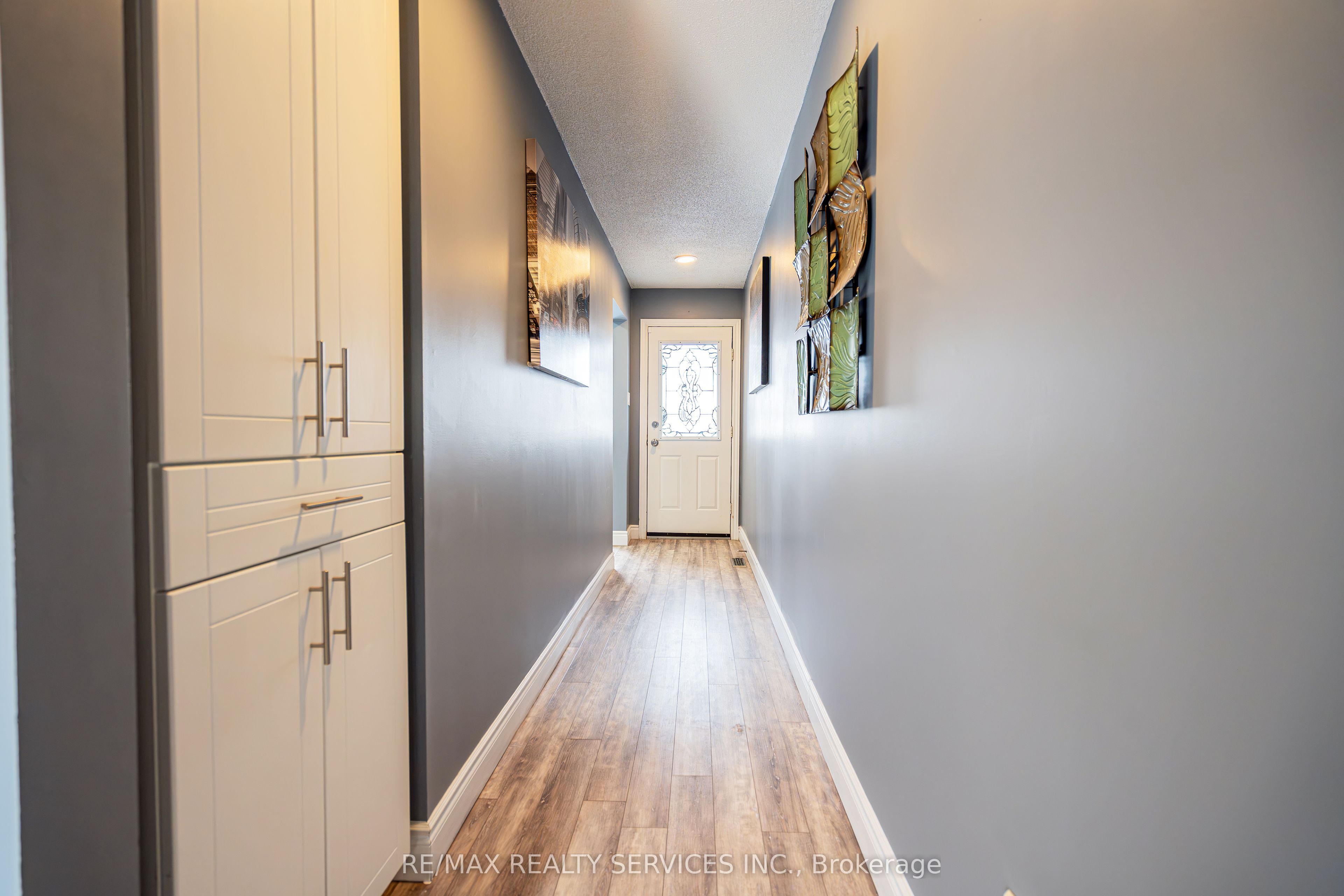 54 Ferri Crescent