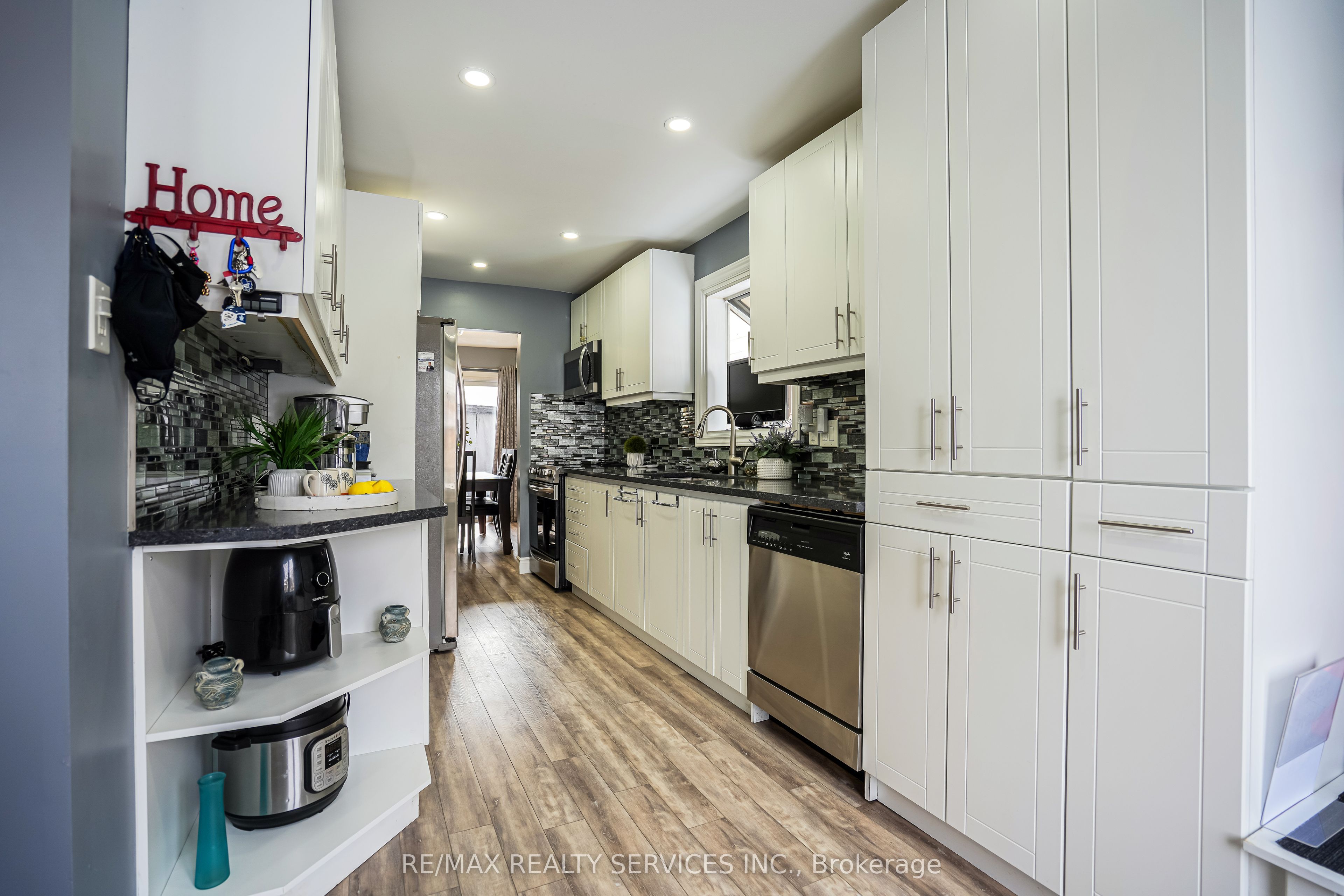 54 Ferri Crescent