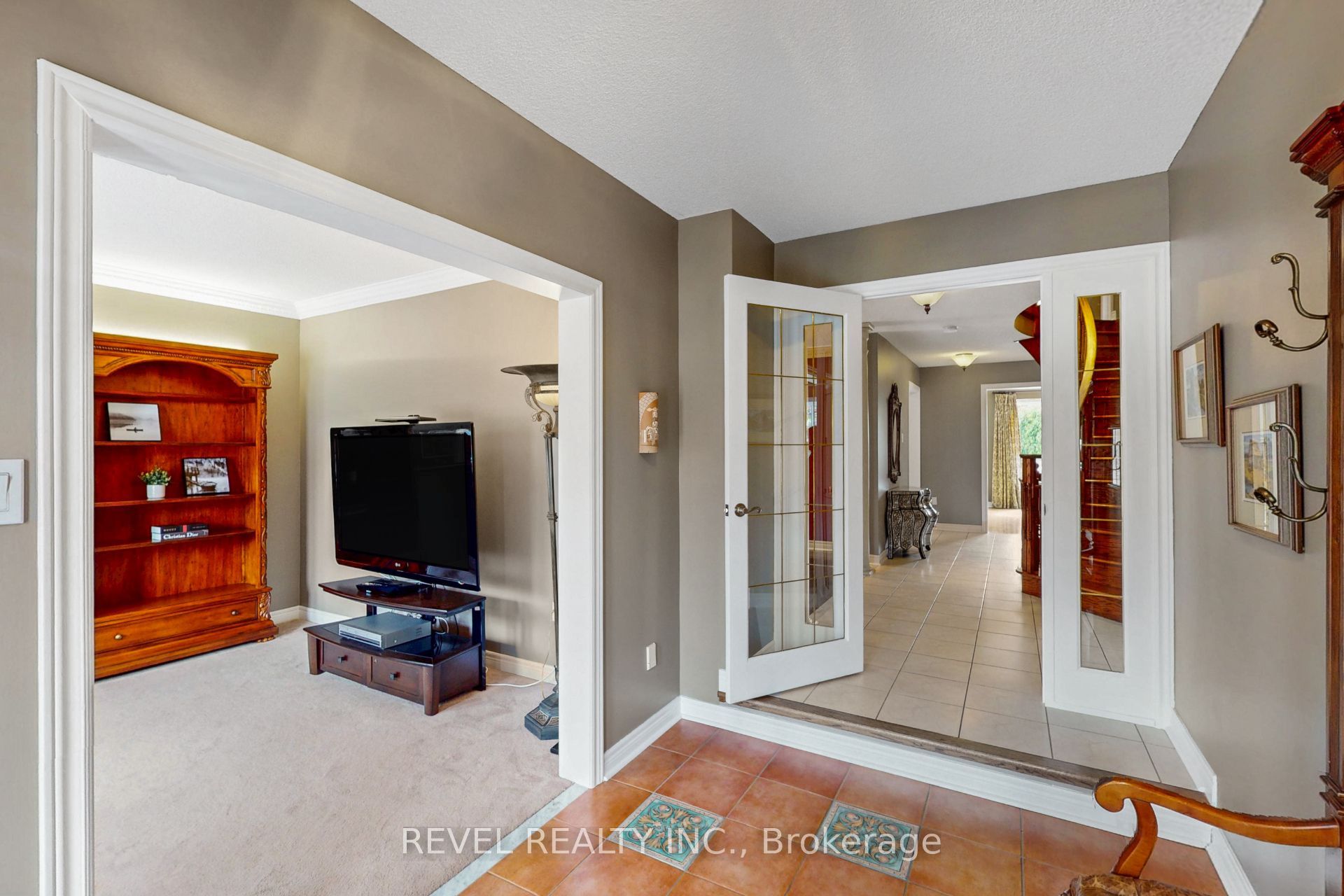 6872 Round Leaf Court