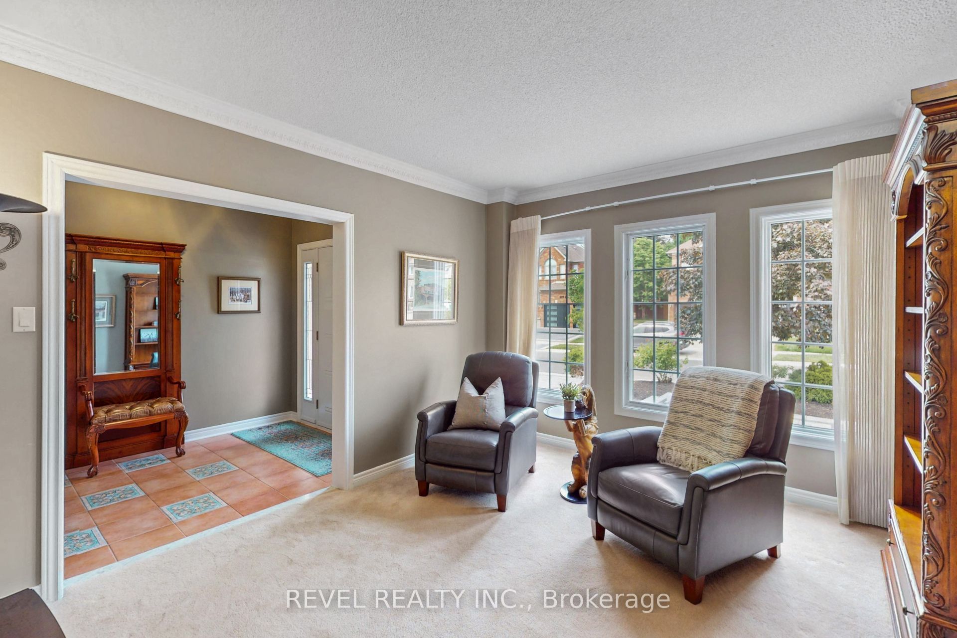 6872 Round Leaf Court