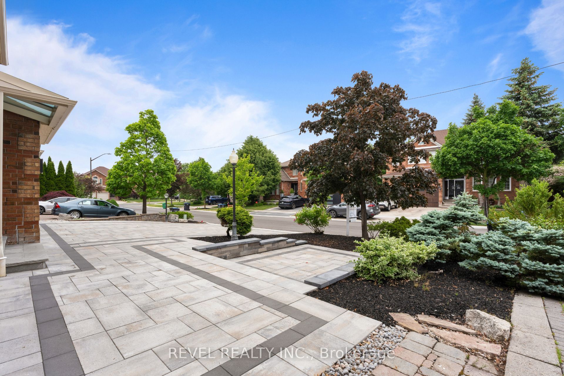 6872 Round Leaf Court