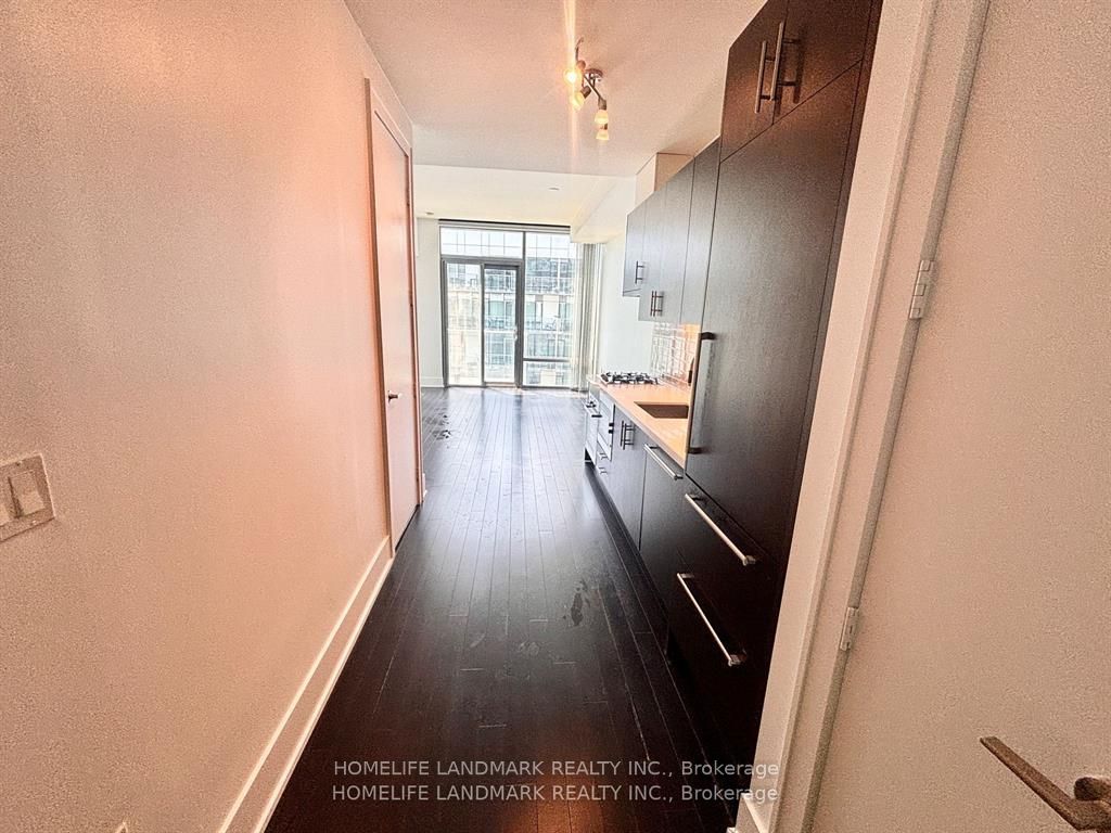 39 Queens Quay E 1029