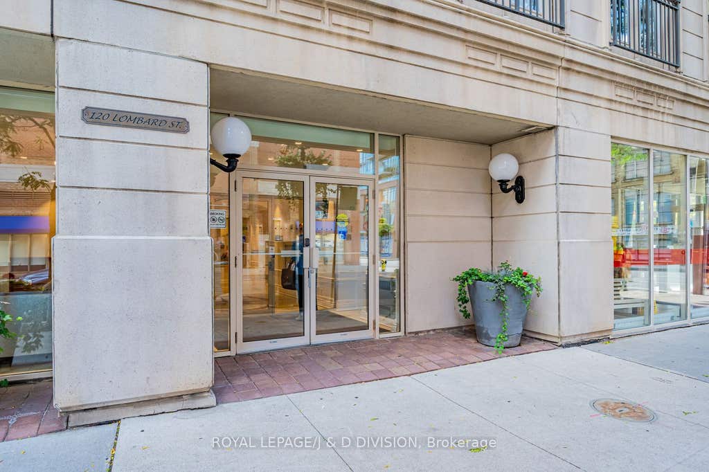 Photo of 120 Lombard Street #803, Toronto, ON M5C 3H5 (MLS # C13428962)