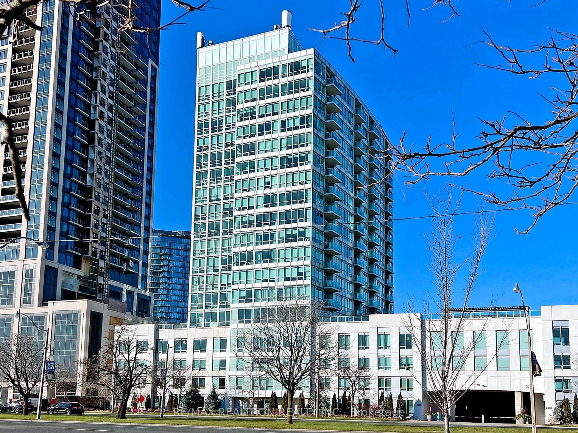 1910 Lake Shore Boulevard W PH2