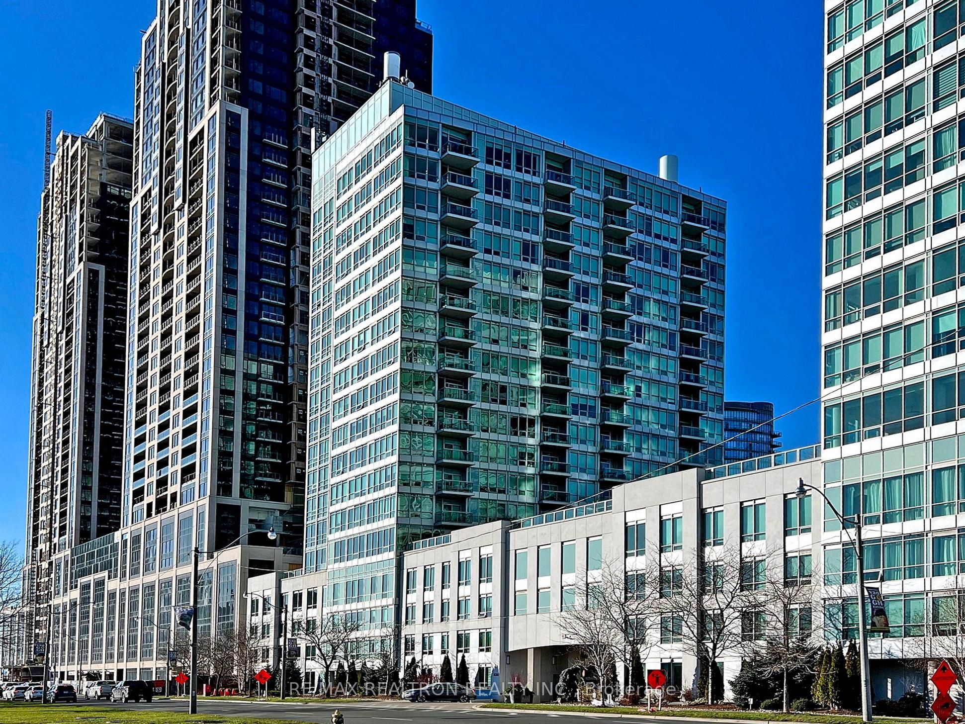 1910 Lake Shore Boulevard W PH2