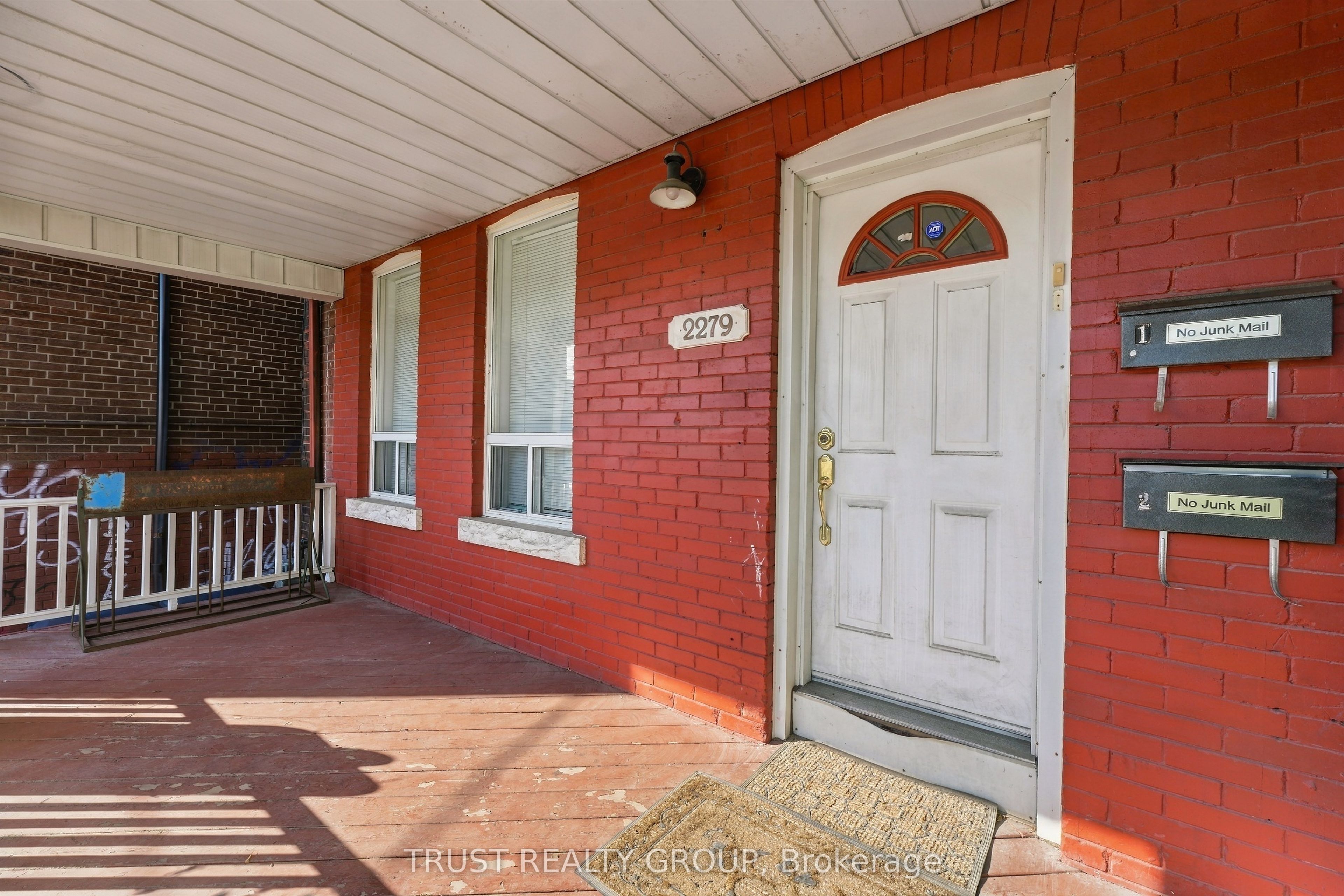 2279 Dundas Street W 2nd & 3rd Floor