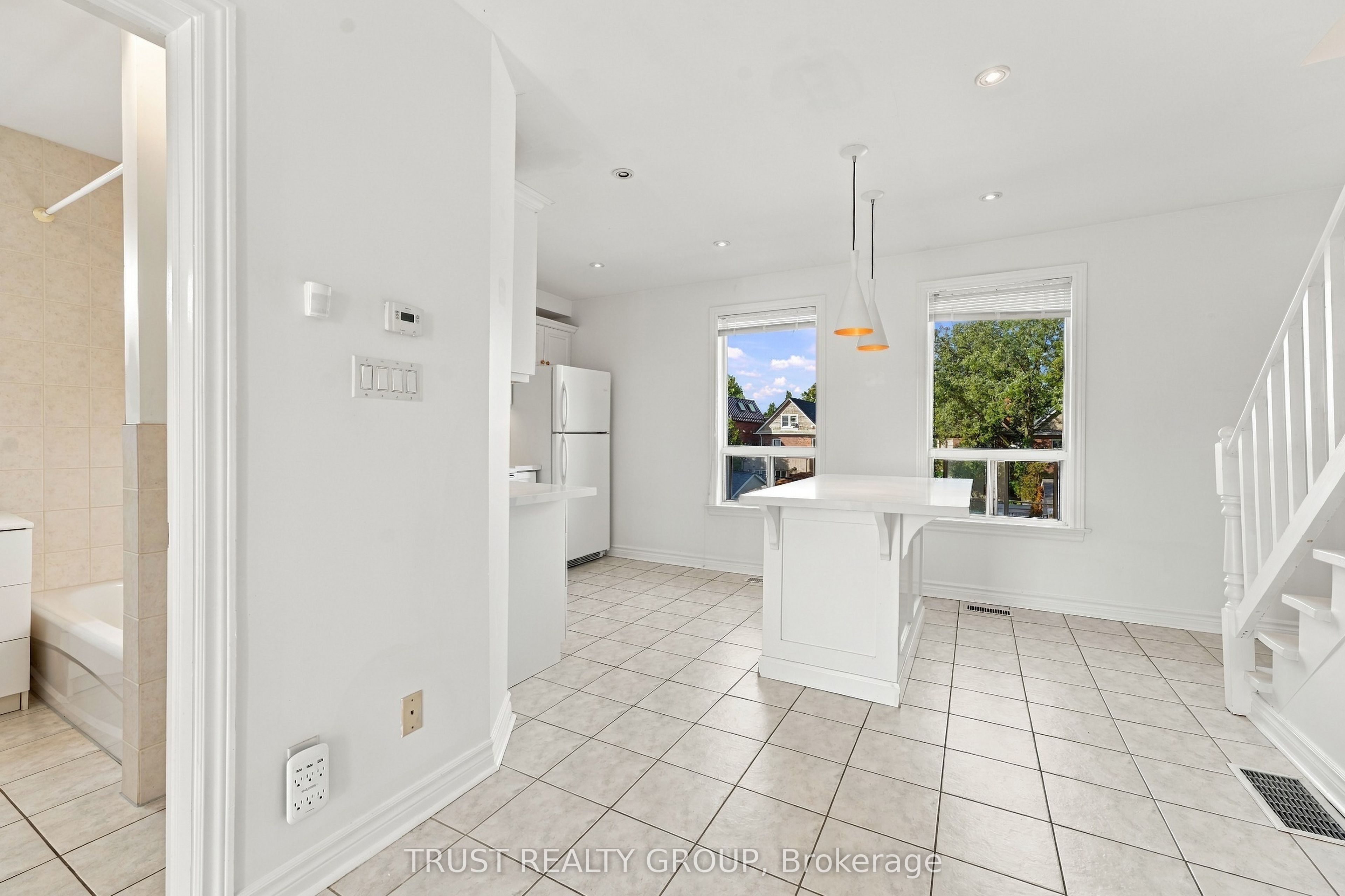 2279 Dundas Street W 2nd & 3rd Floor
