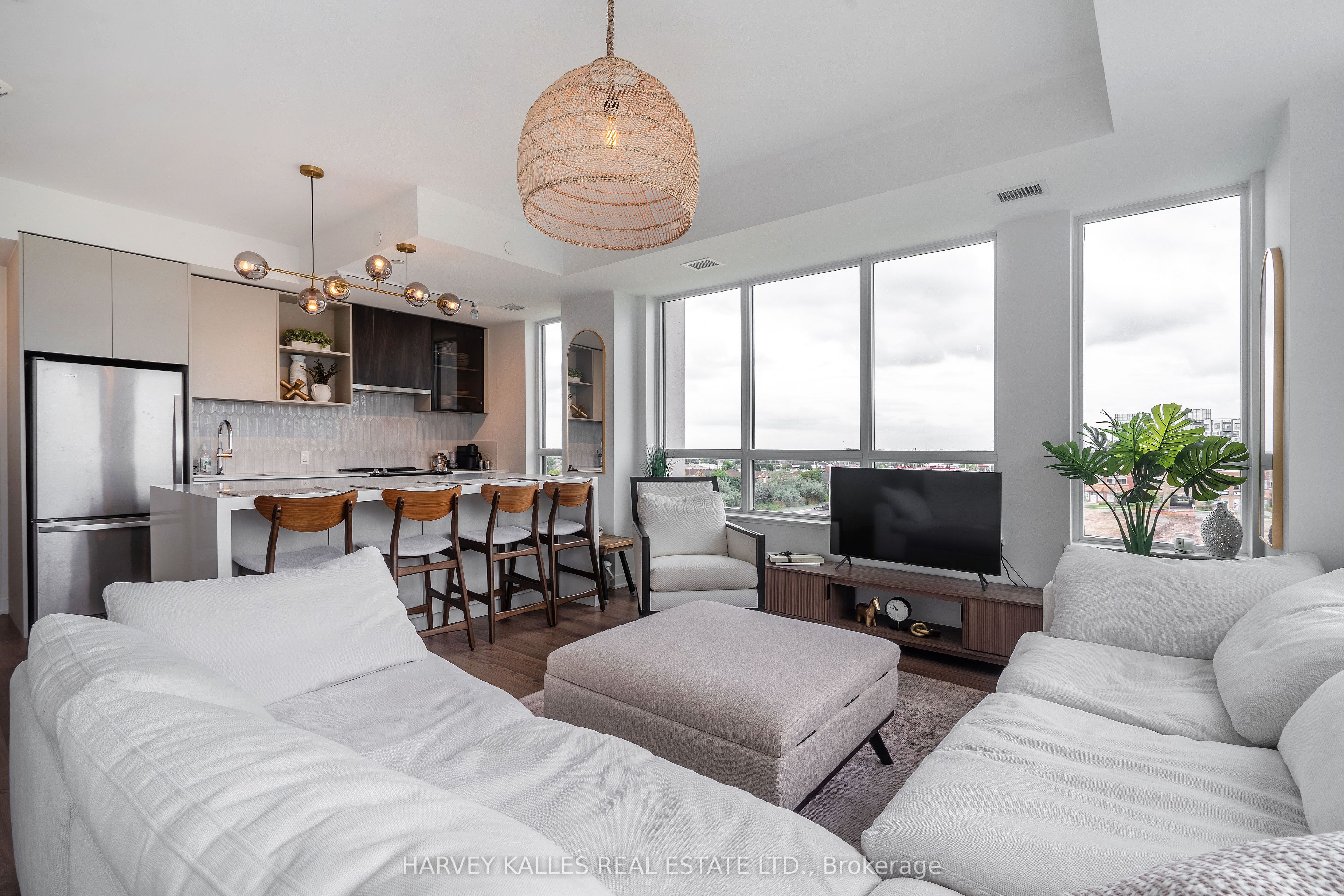 405 Dundas Street W 432