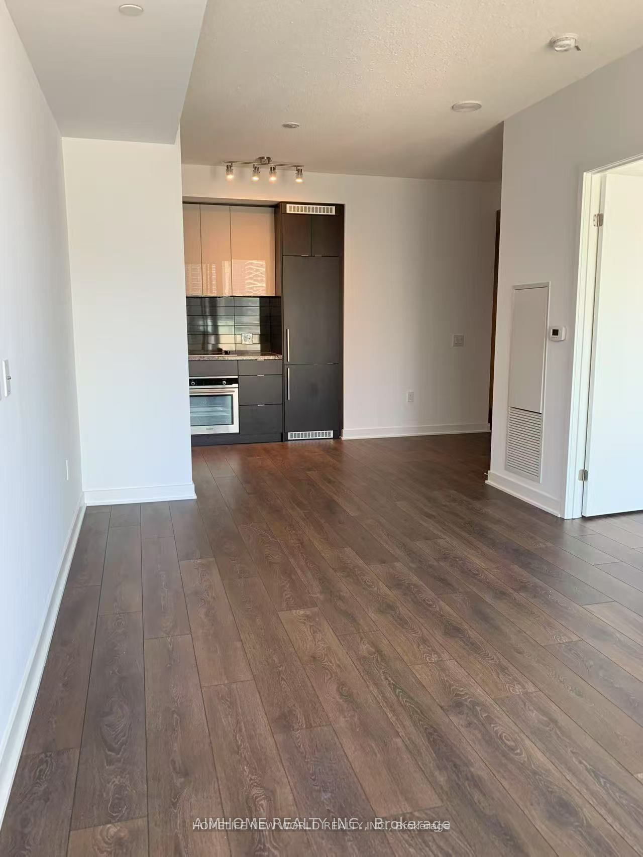 125 Blue Jays Way 1009