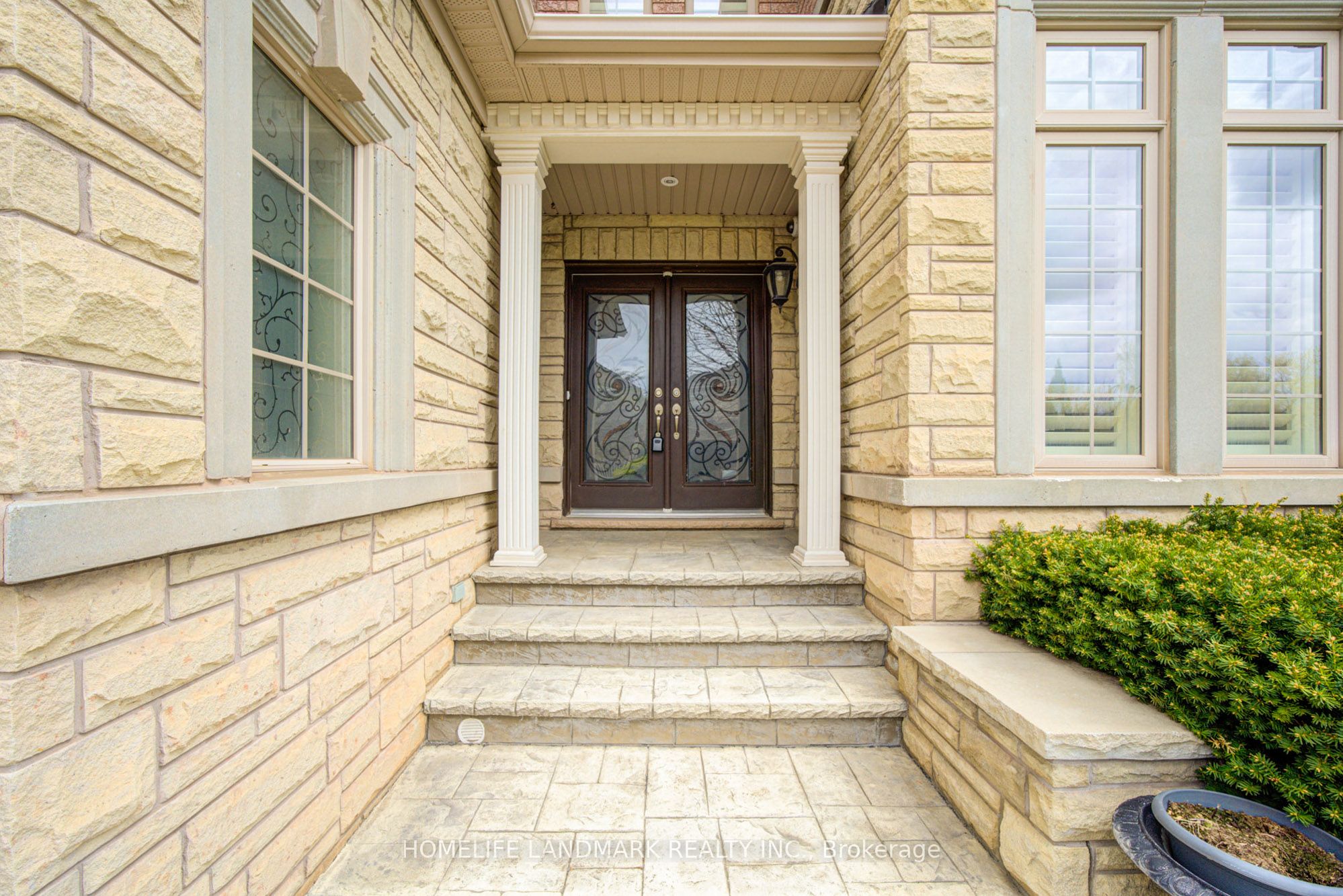 2323 Awenda Drive