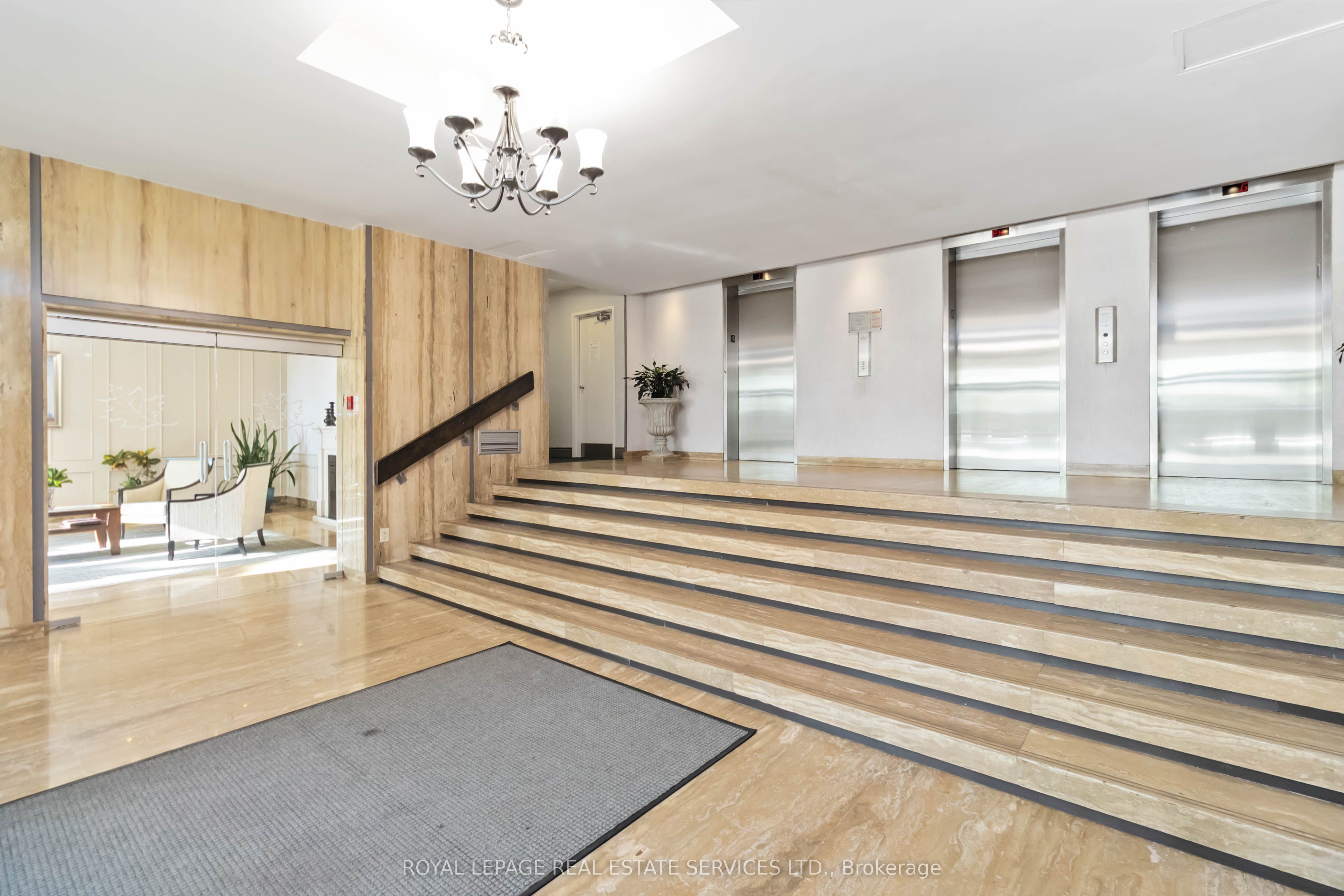 1359 White Oaks Boulevard 602