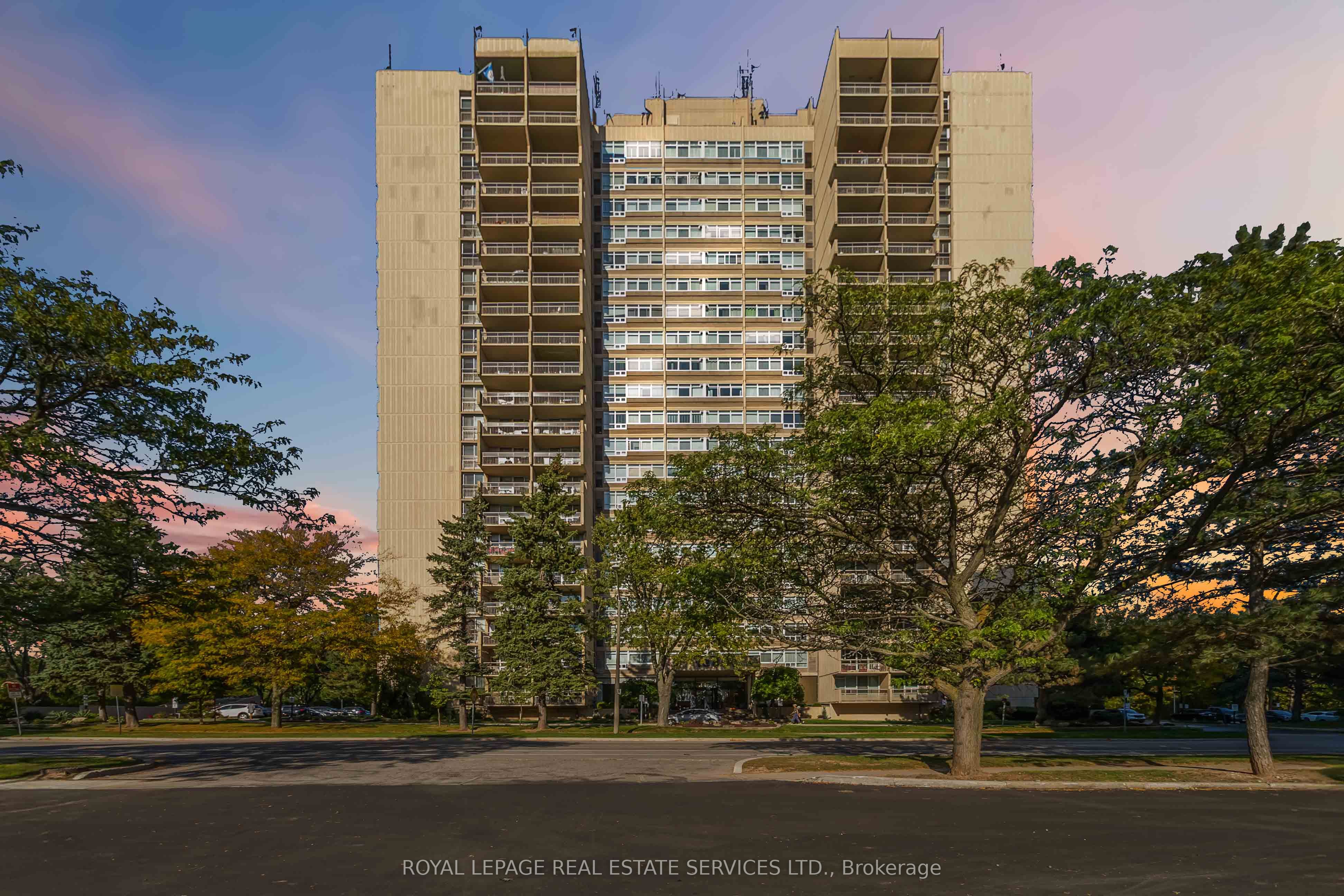 1359 White Oaks Boulevard 602