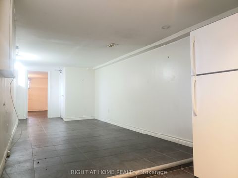 23 Lumbervale Avenue Lower Toronto ON M6H 1C7