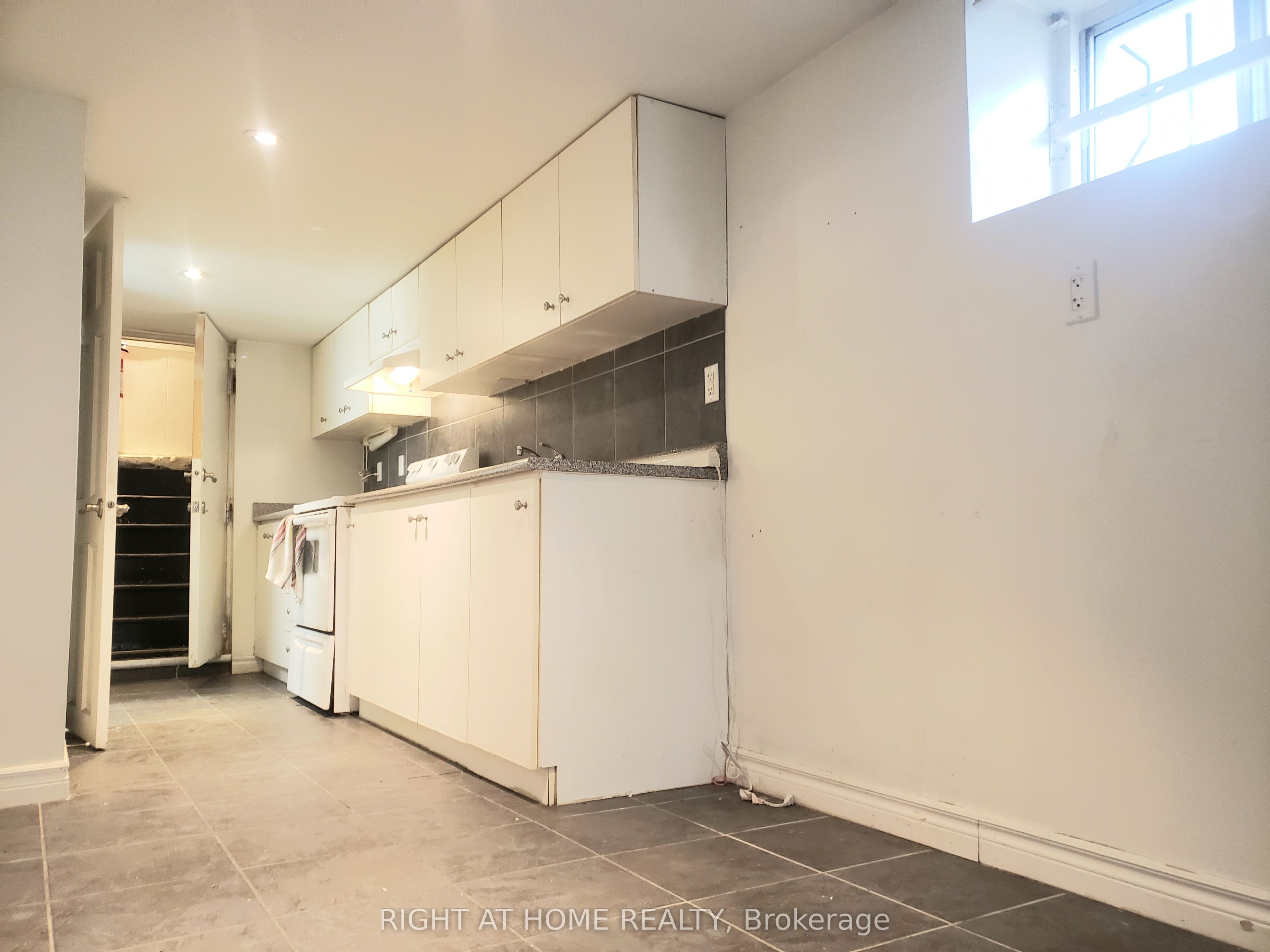 23 Lumbervale Avenue Lower