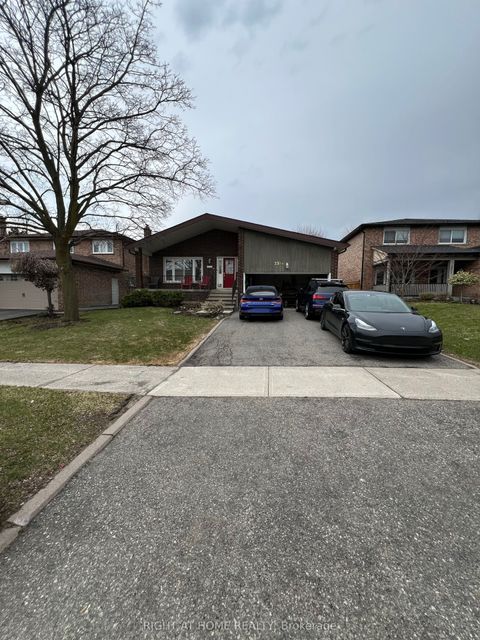 2516 Parmeer Drive Mississauga ON L5C 3B2