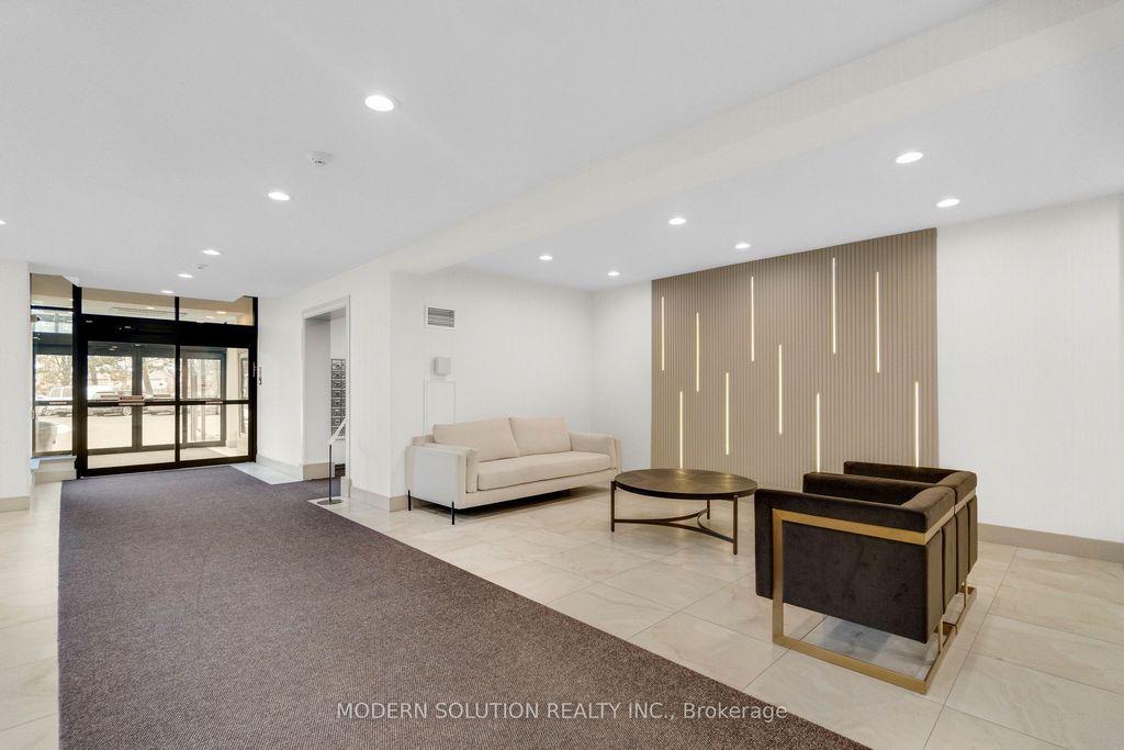 Photo of 32 Clarissa Drive #426, Richmond Hill, ON L4C 9R7 (MLS # N12642768)