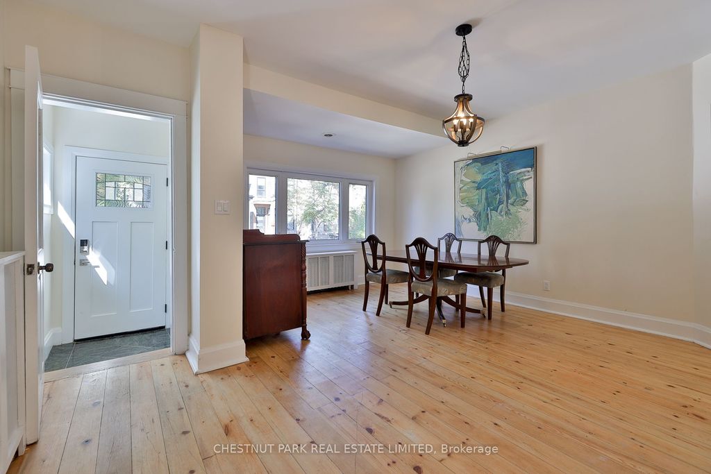 Photo of 5 Minto Street, Toronto, ON M4L 1B5 (MLS # E12446959)