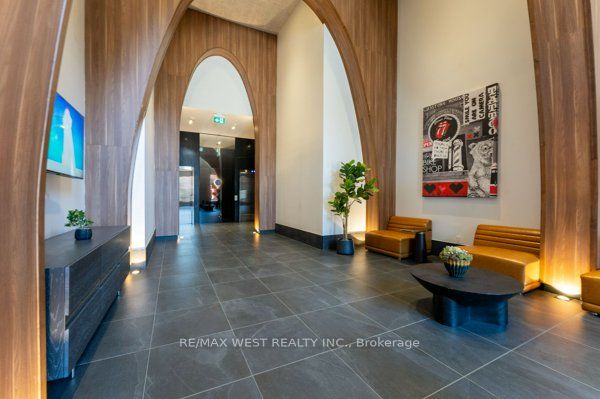 270 Dufferin Street W 1207