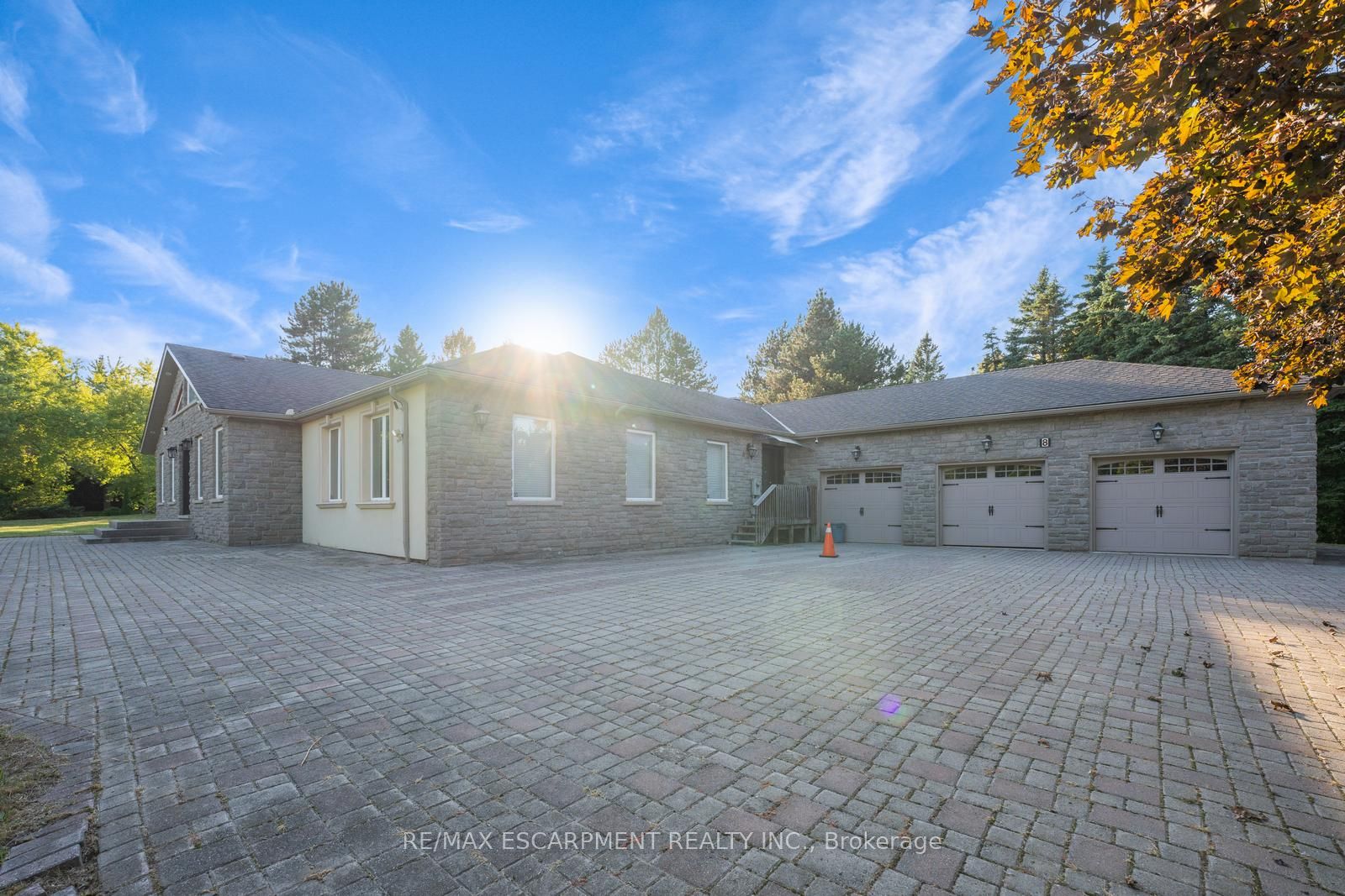 8 Ridgewood Drive