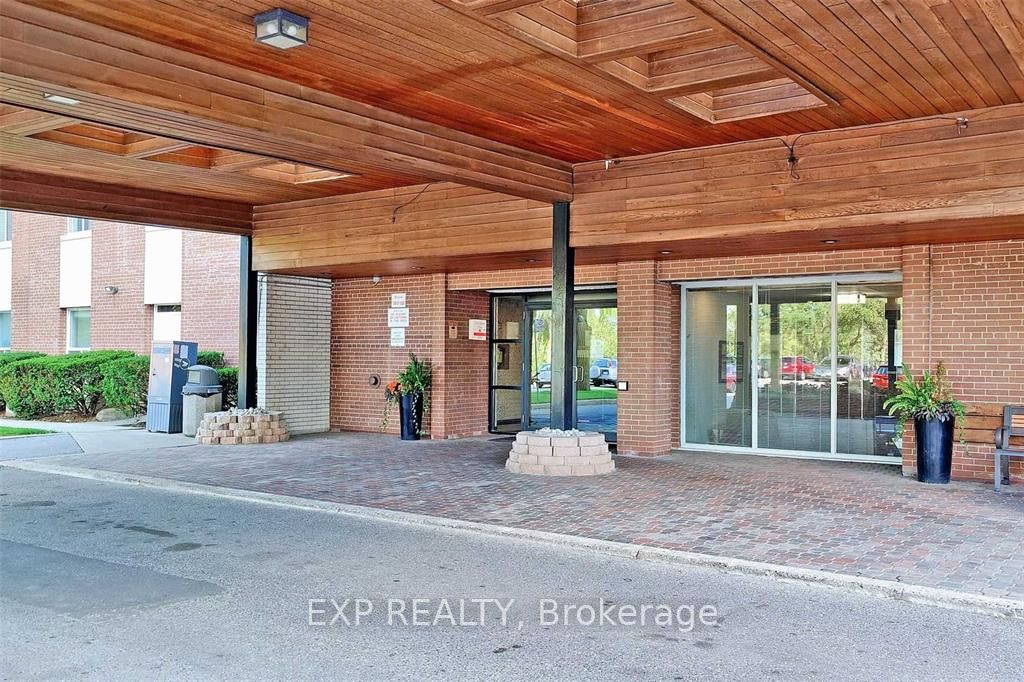 1660 Bloor Street 208