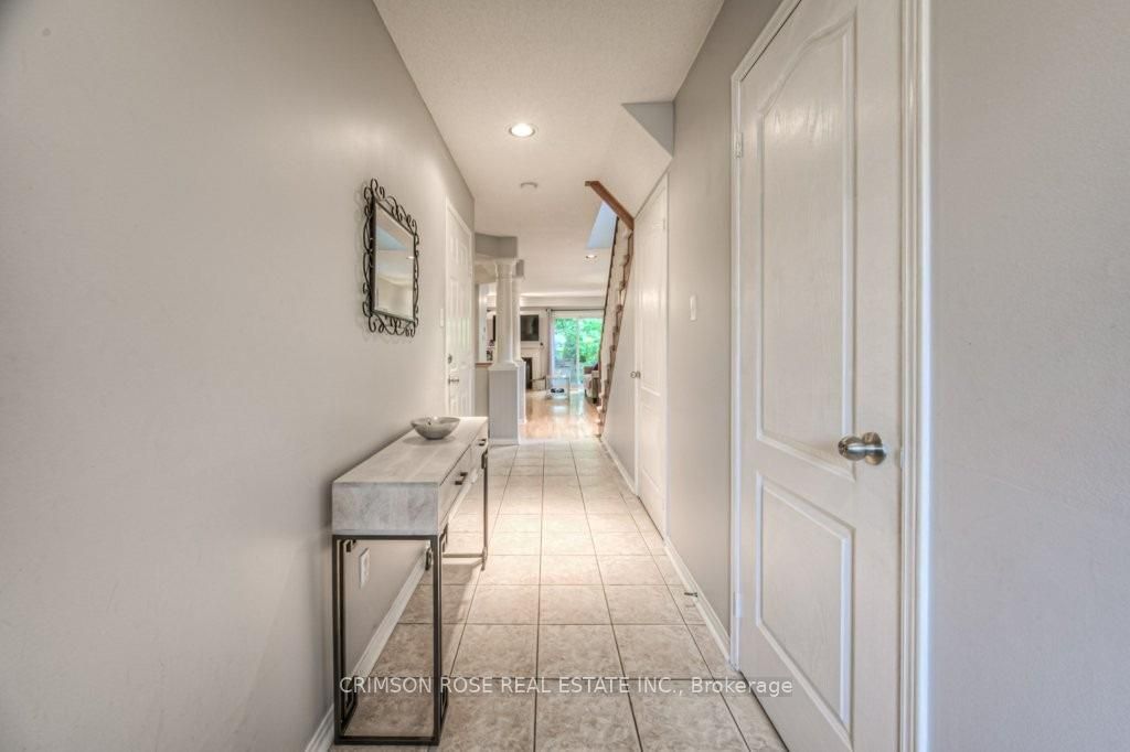 2096 Glenhampton Road