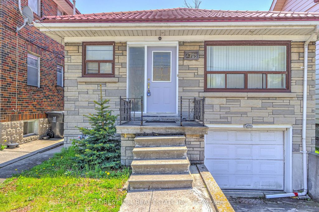 Photo of 2703 Lake Shore Boulevard W, Toronto, ON M8V 1G6 (MLS # W13194038)