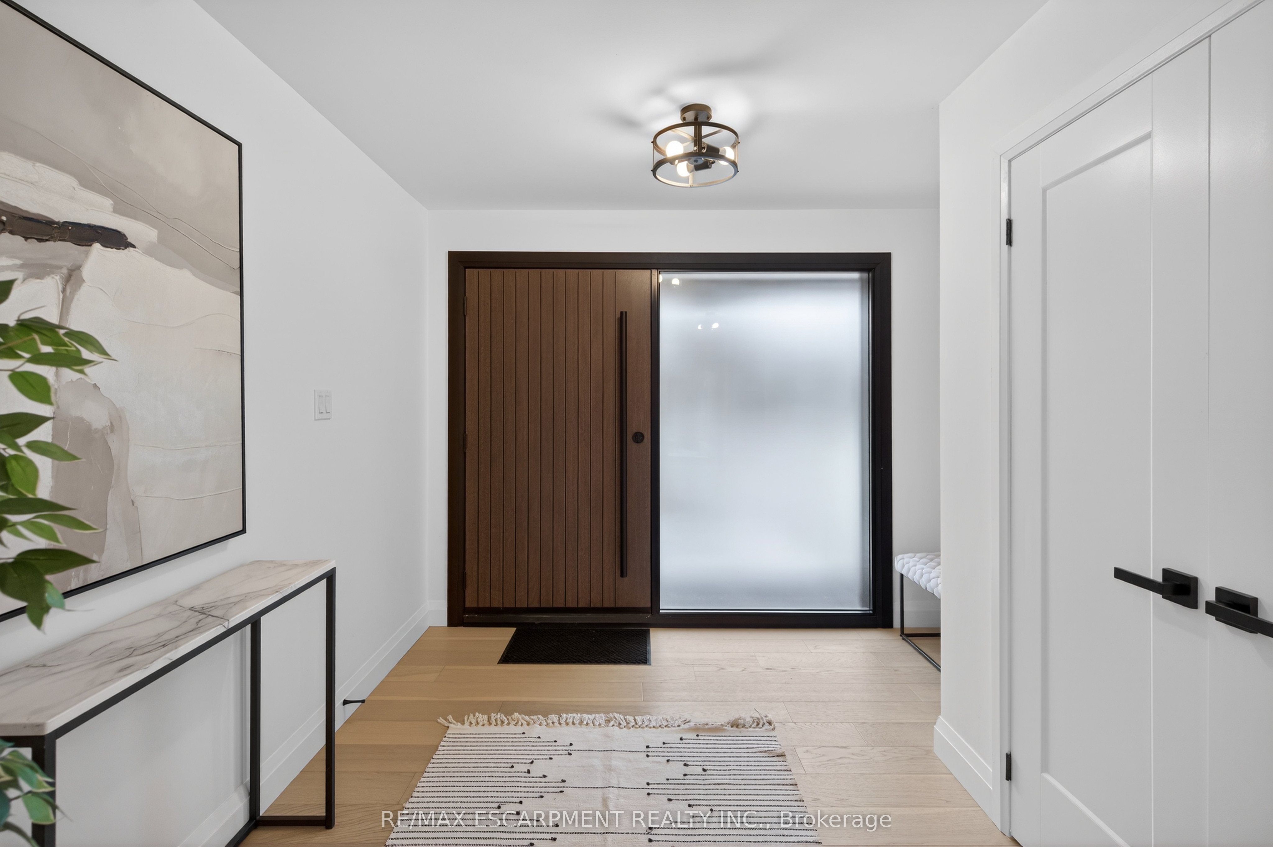 5375 Riverside Drive