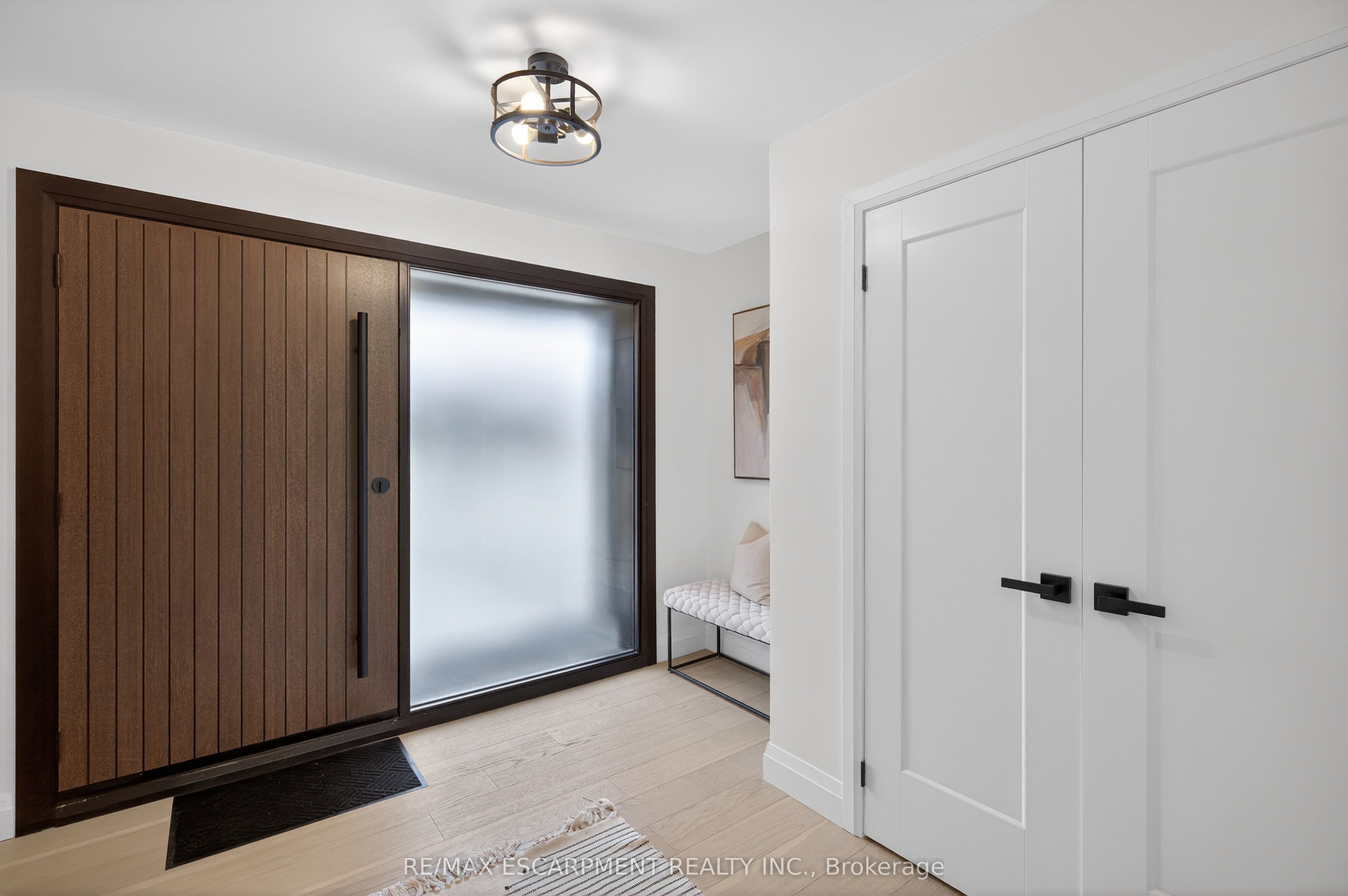 5375 Riverside Drive