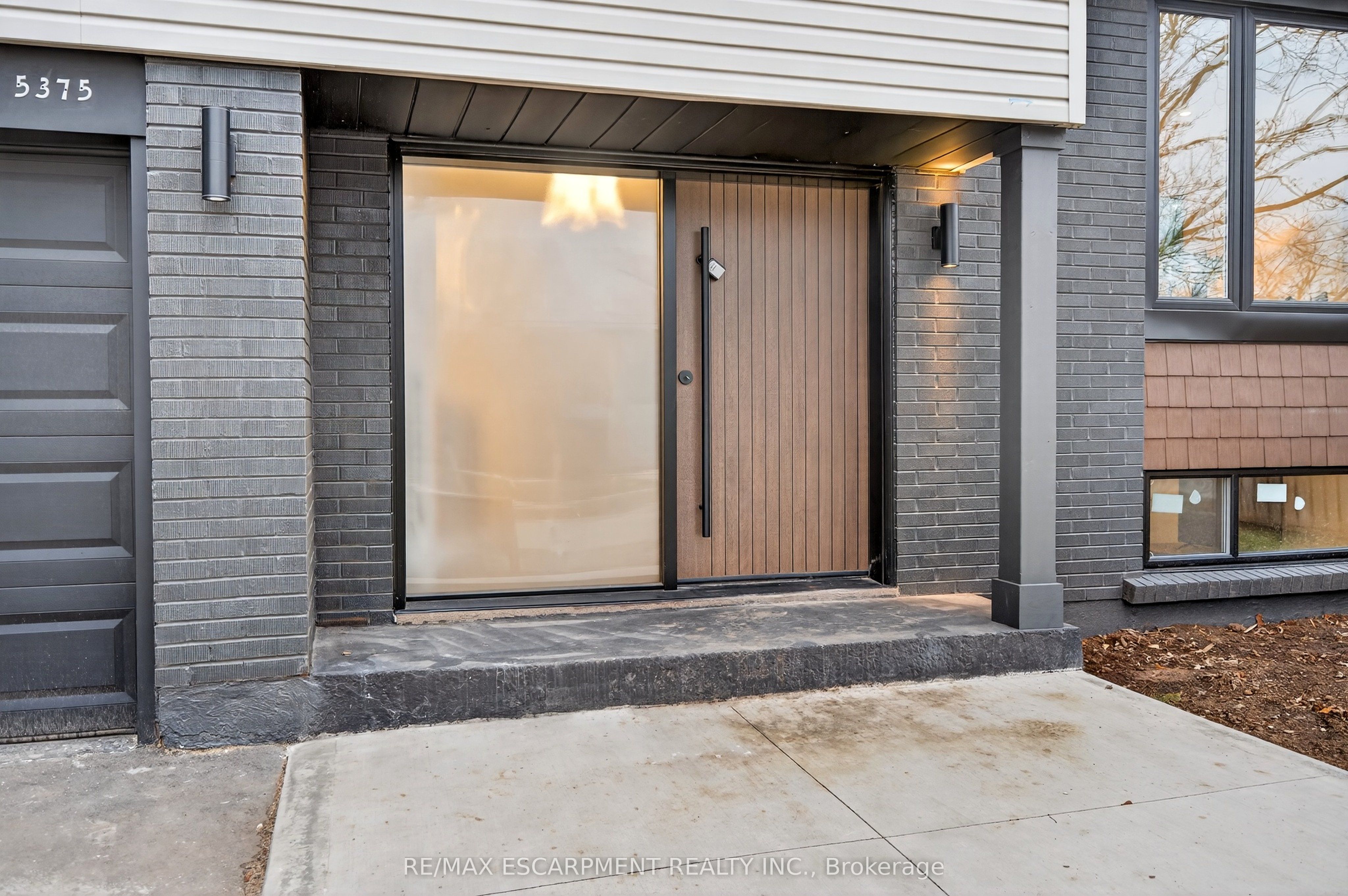 5375 Riverside Drive