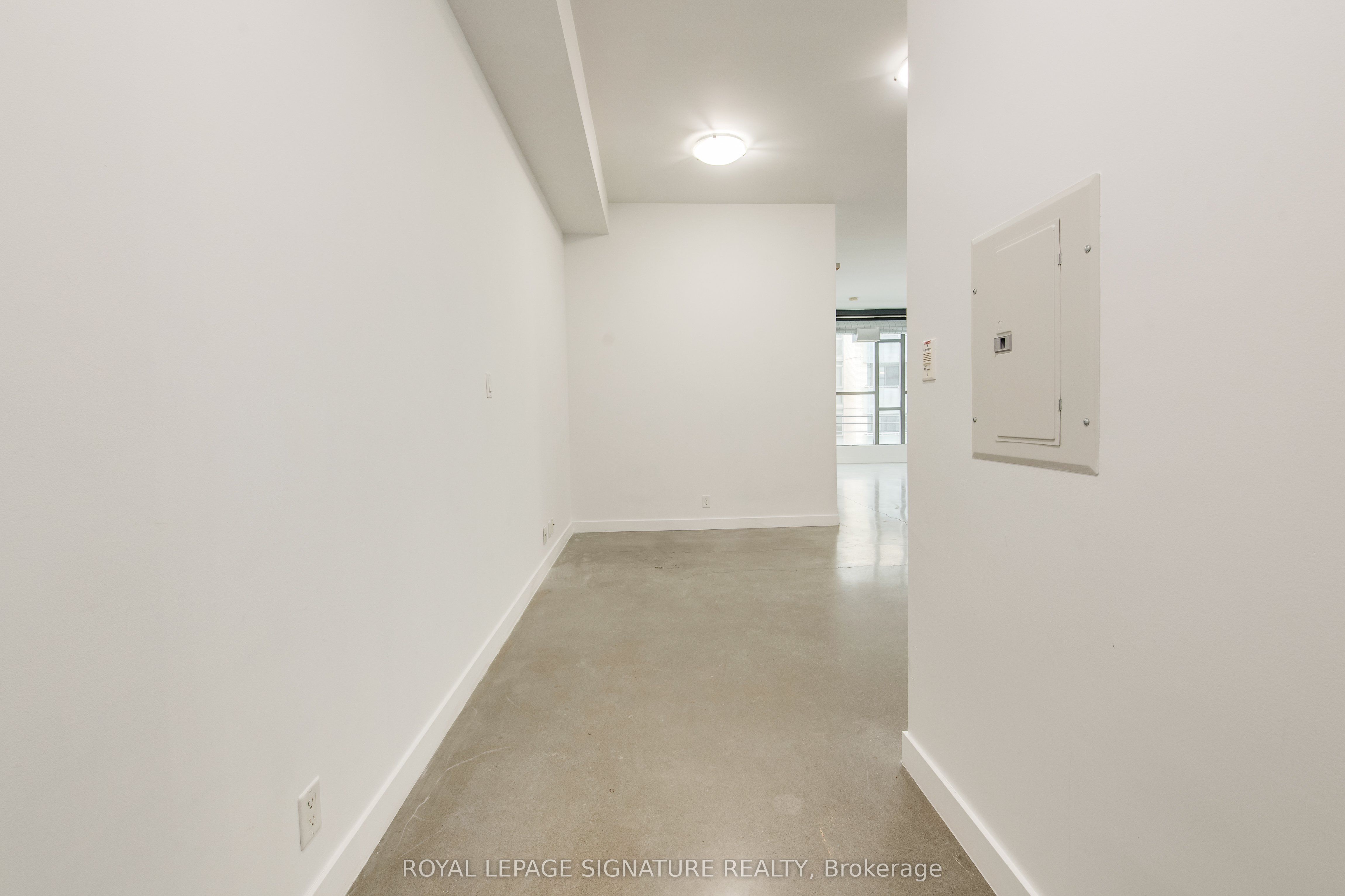625 Queen Street E 211