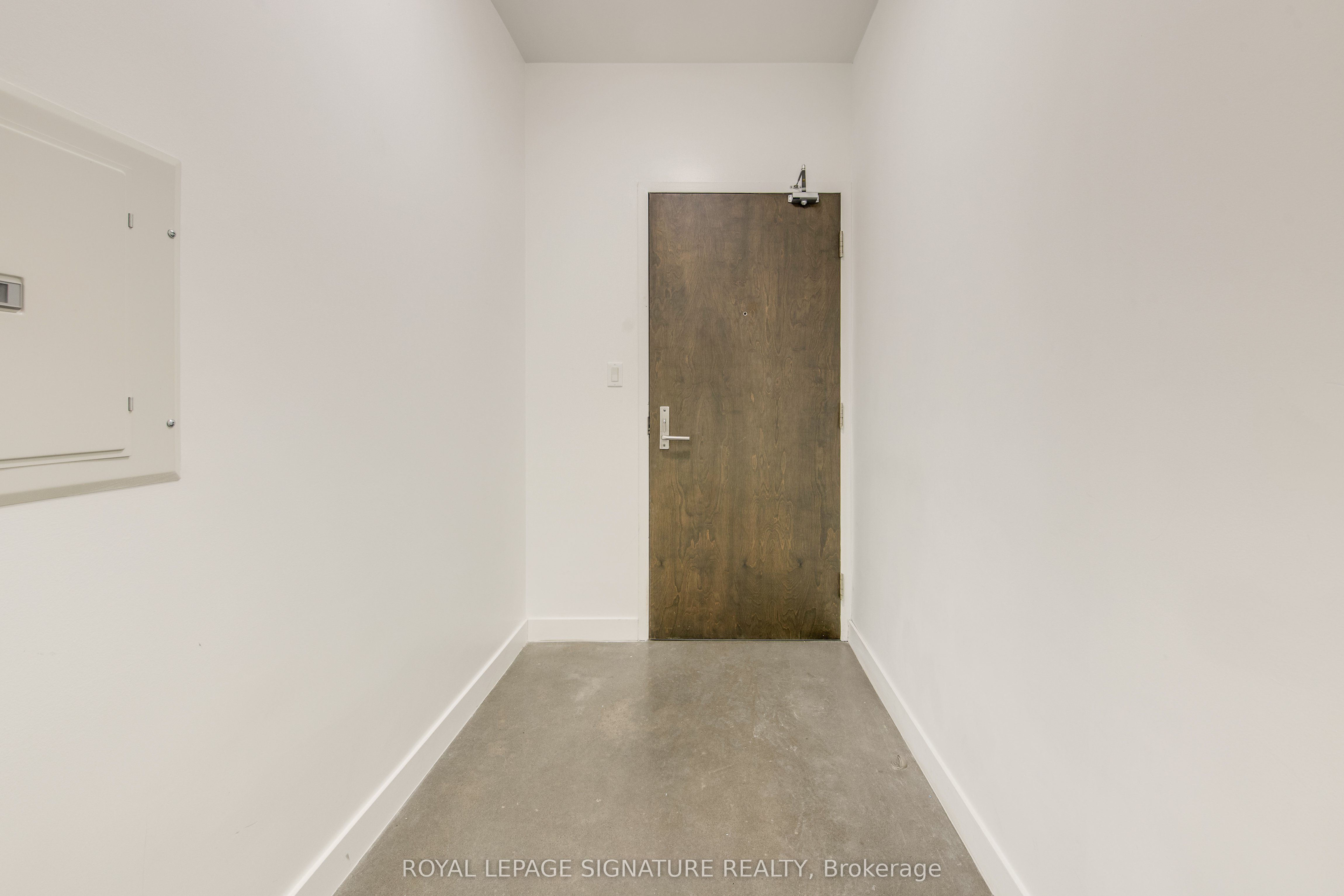 625 Queen Street E 211