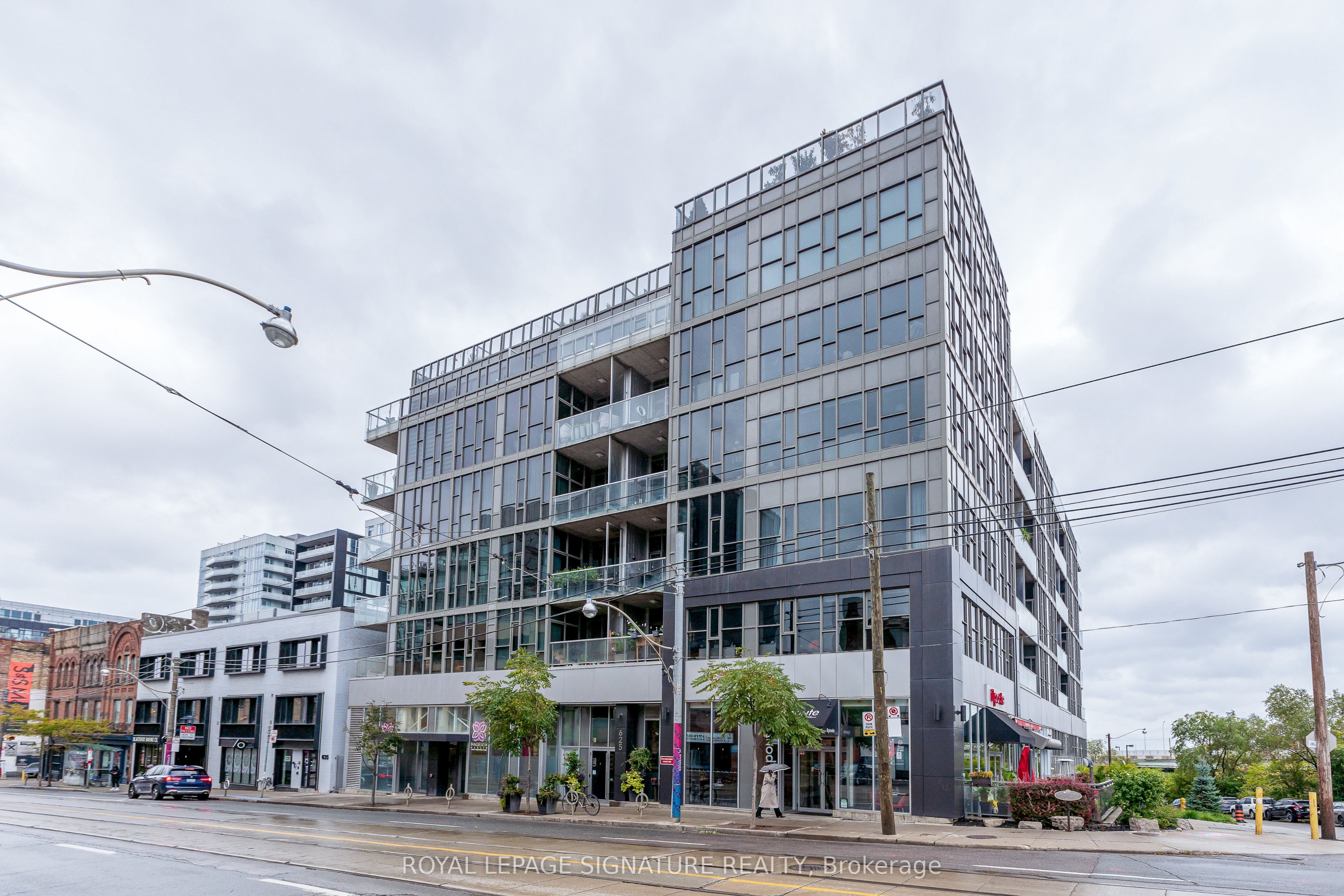 625 Queen Street E 211