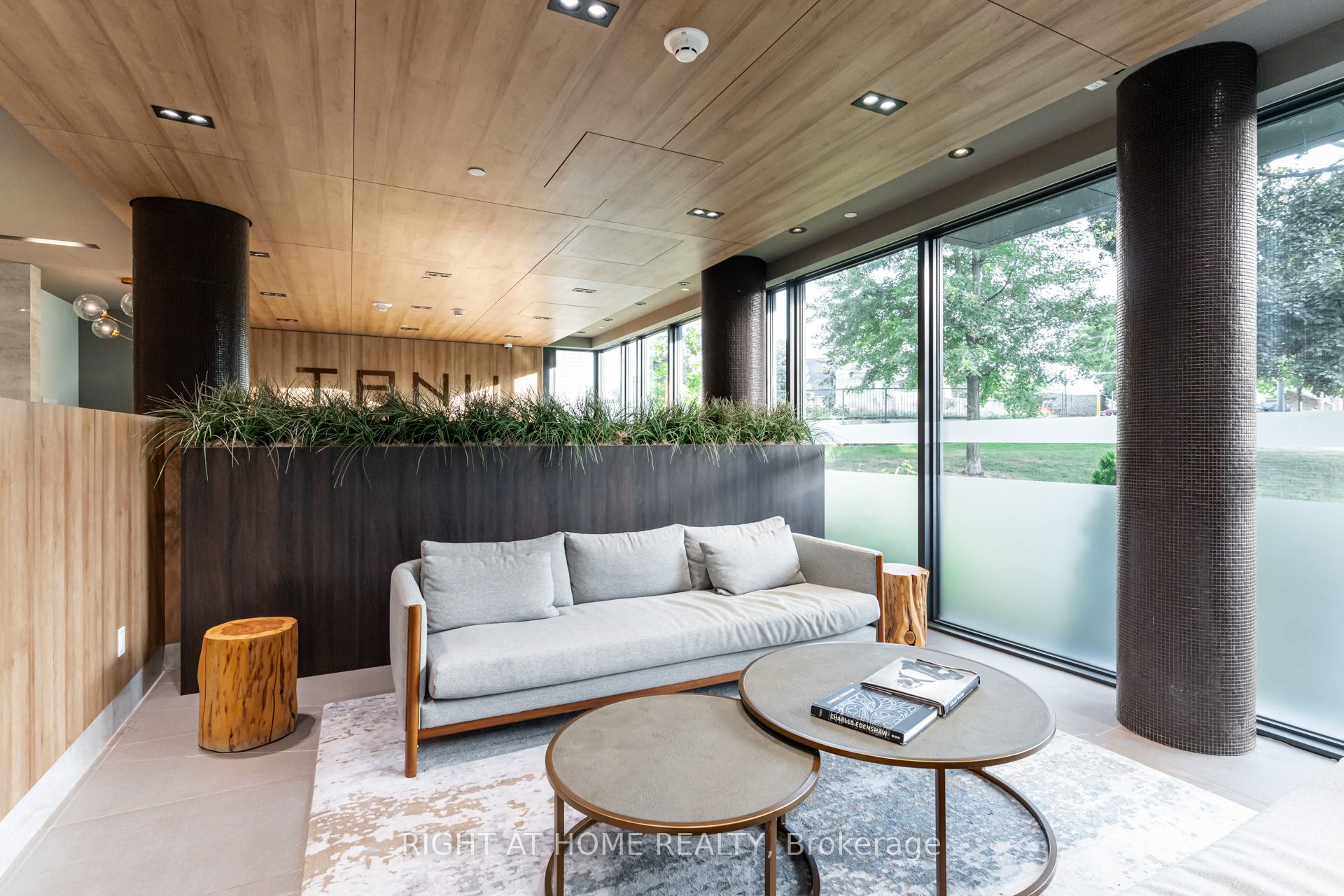 21 Park Street E 506