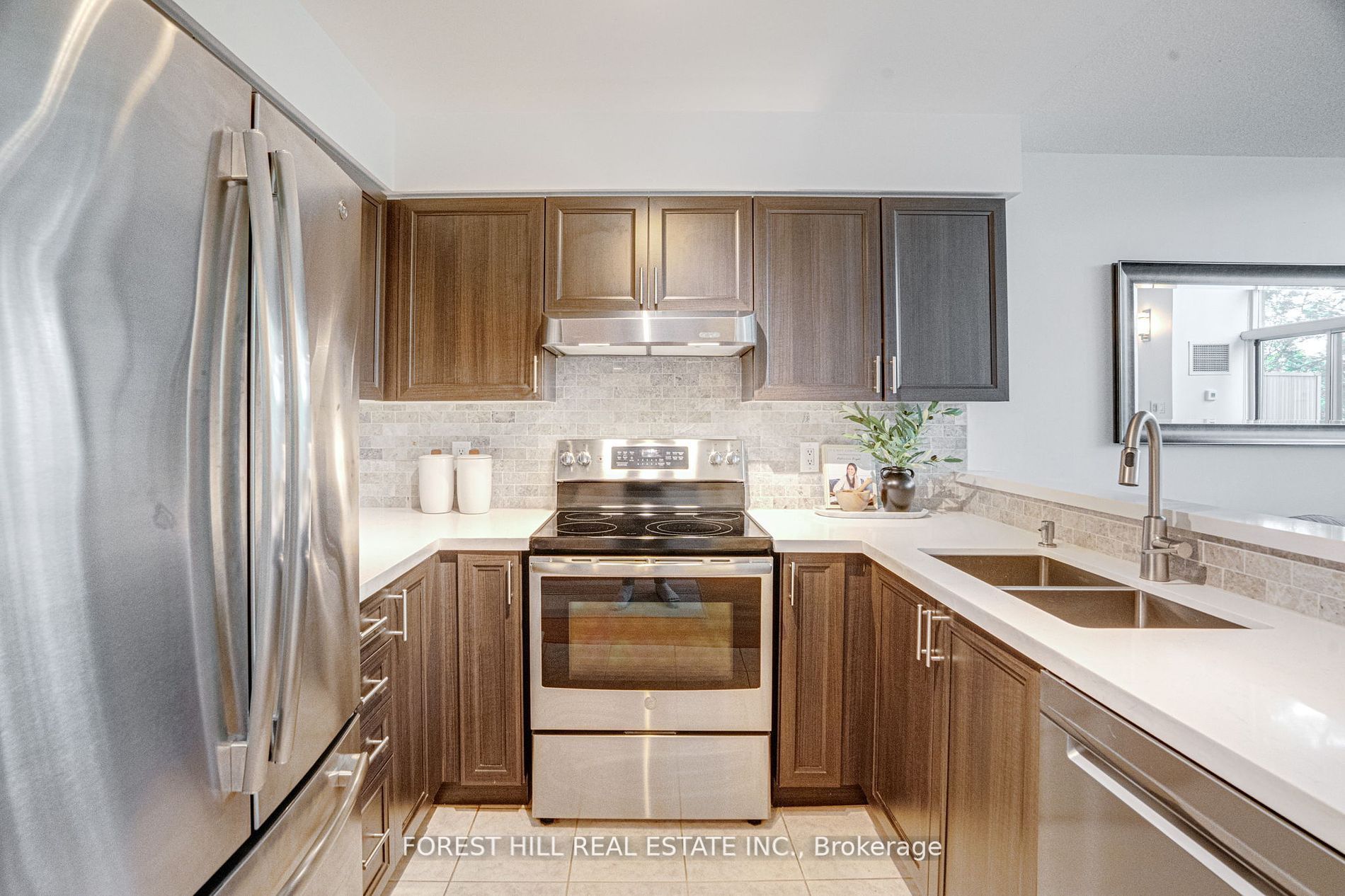 200 Manitoba Street 212