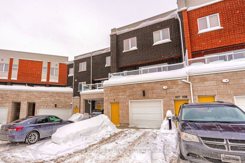 Photo of 124 Seabrook Drive #7, Kitchener, ON N2R 0K1 (MLS # X13032334)