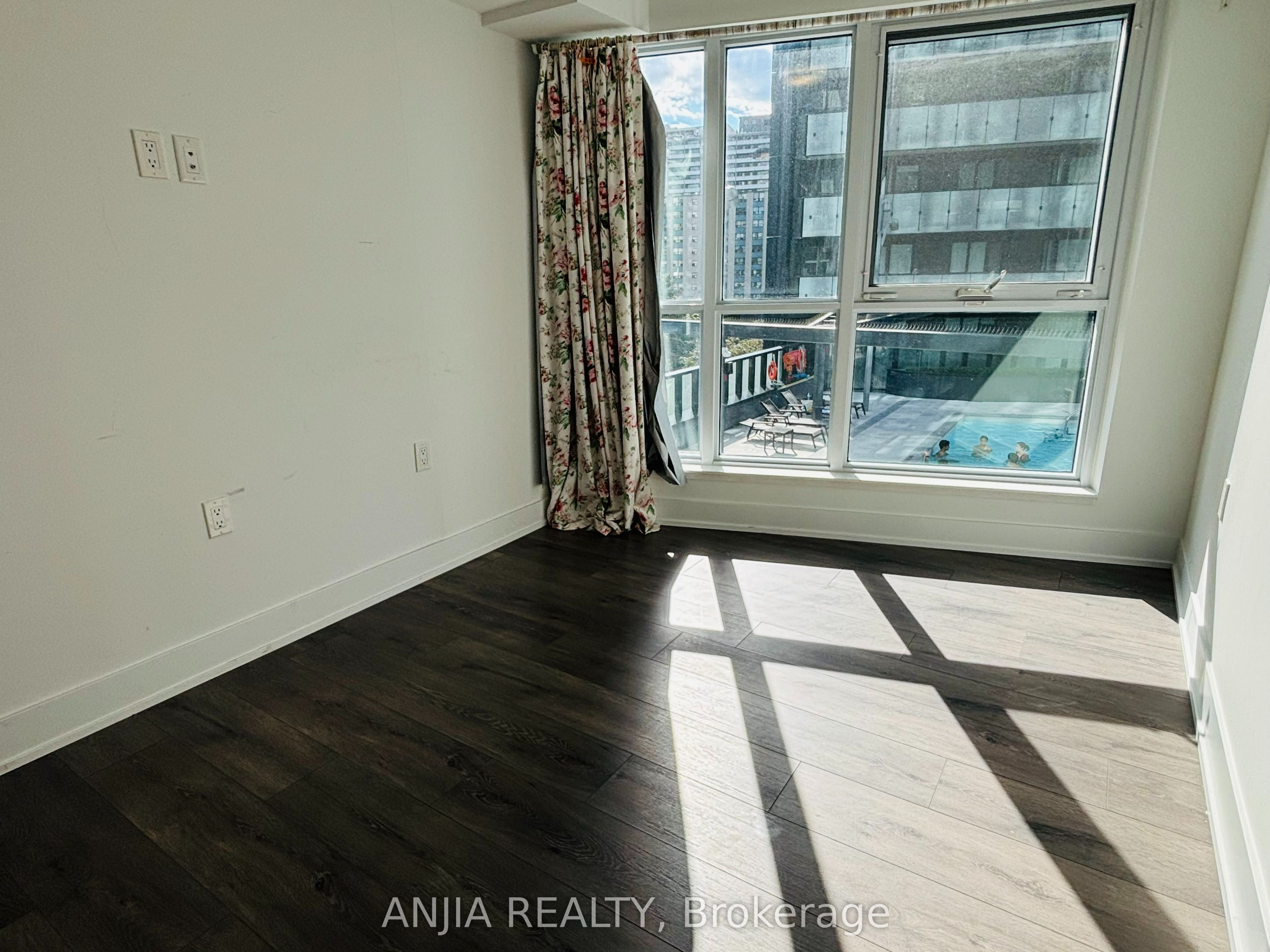 585 Bloor Street E 622