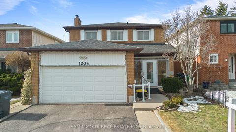 1004 Queensbridge Drive Mississauga ON L5C 3R1