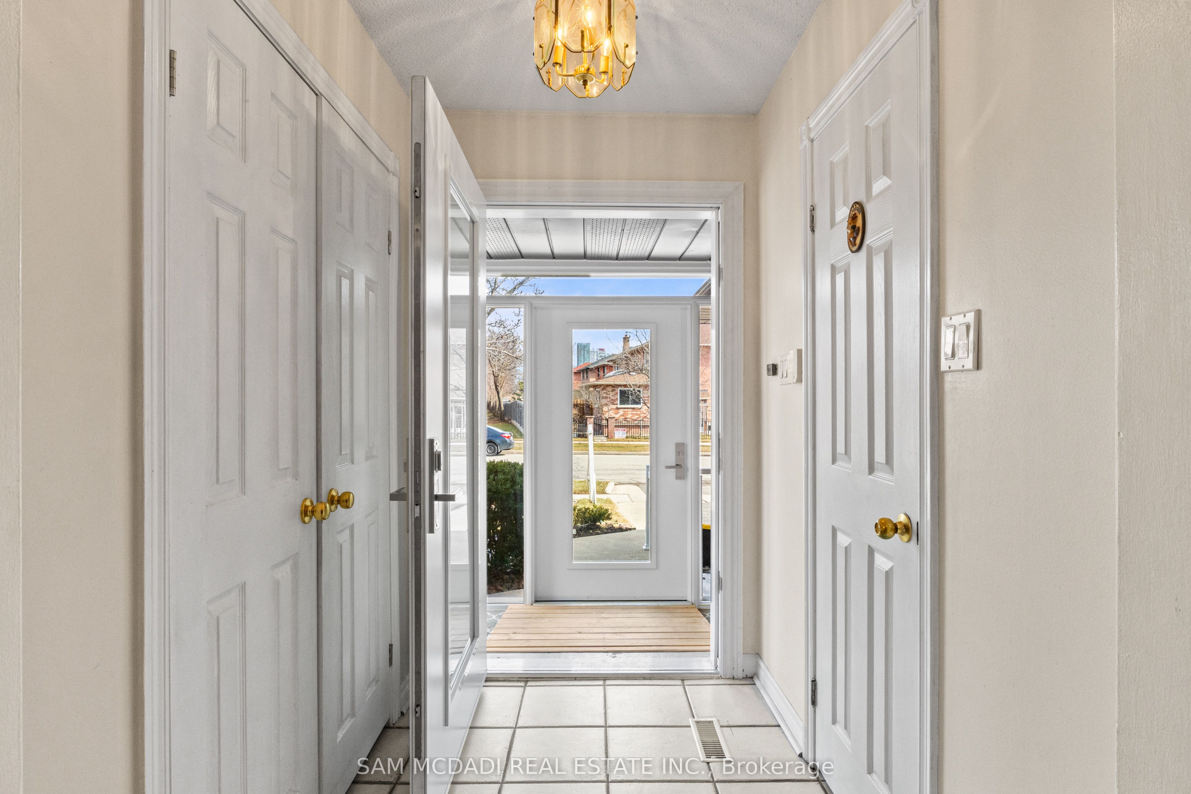 1004 Queensbridge Drive