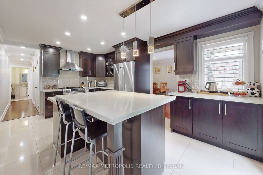 Photo of 64 Mandel Crescent, Richmond Hill, ON L4C 9Z7 (MLS # N12709208)
