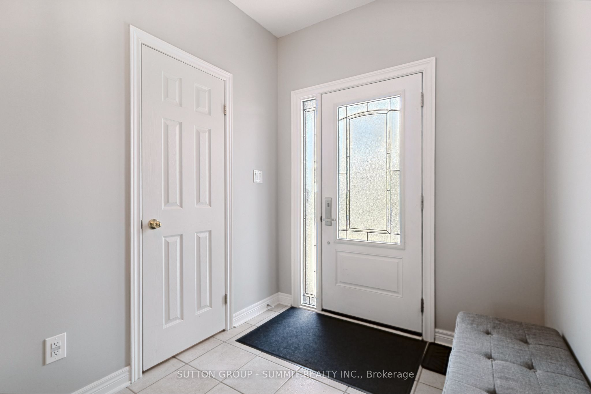 2092 ENGLISH Crescent