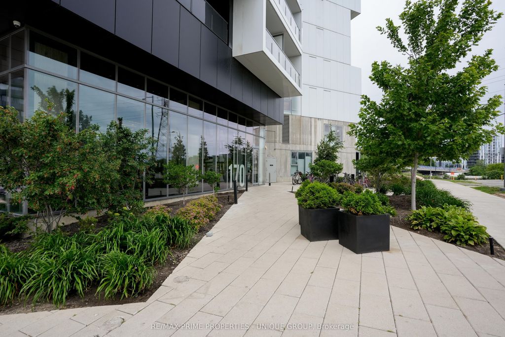 Photo of 170 Bayview Avenue #2603, Toronto, ON M5A 0M4 (MLS # C12405037)