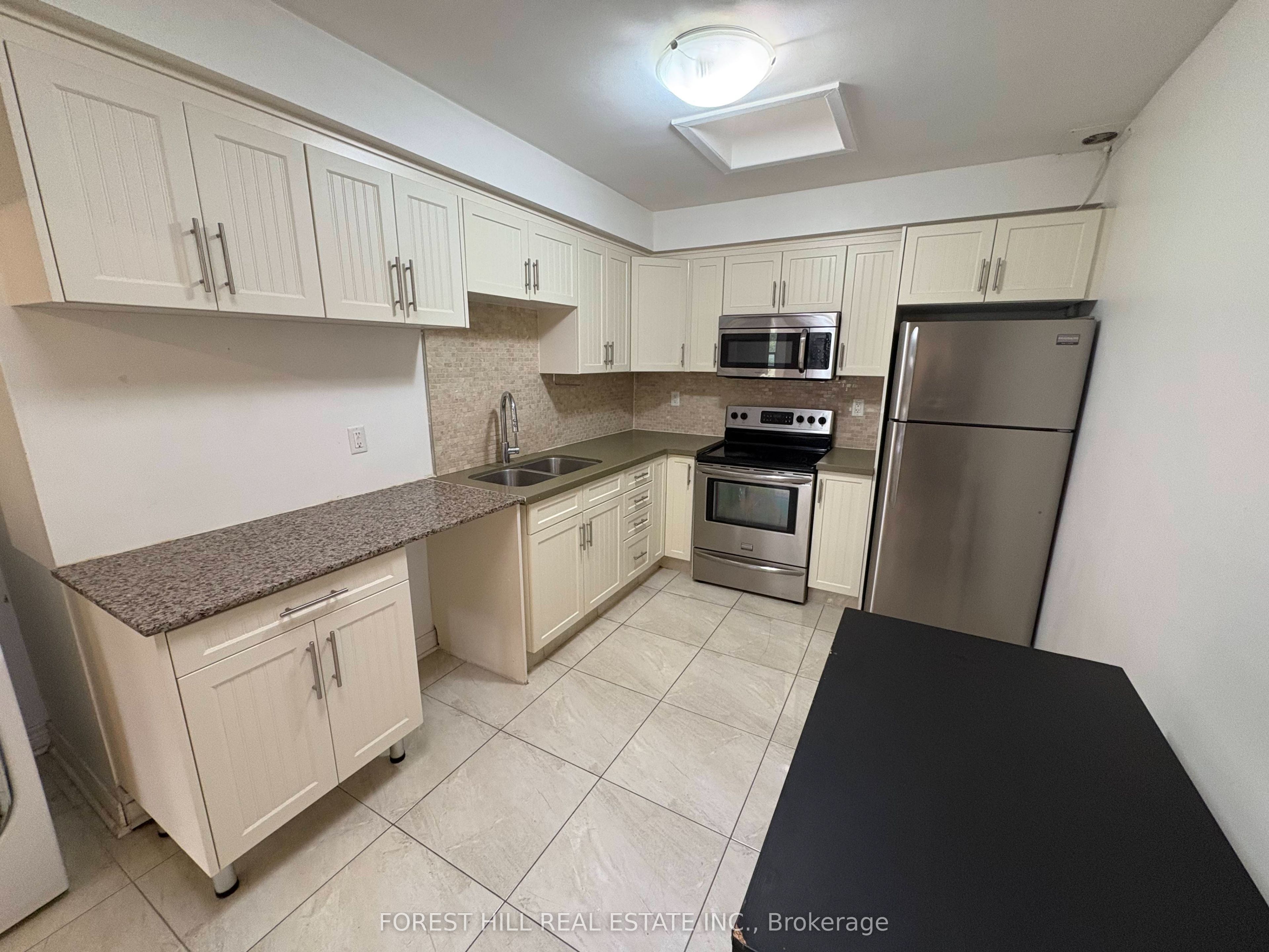 341 Lakeshore Road E 1