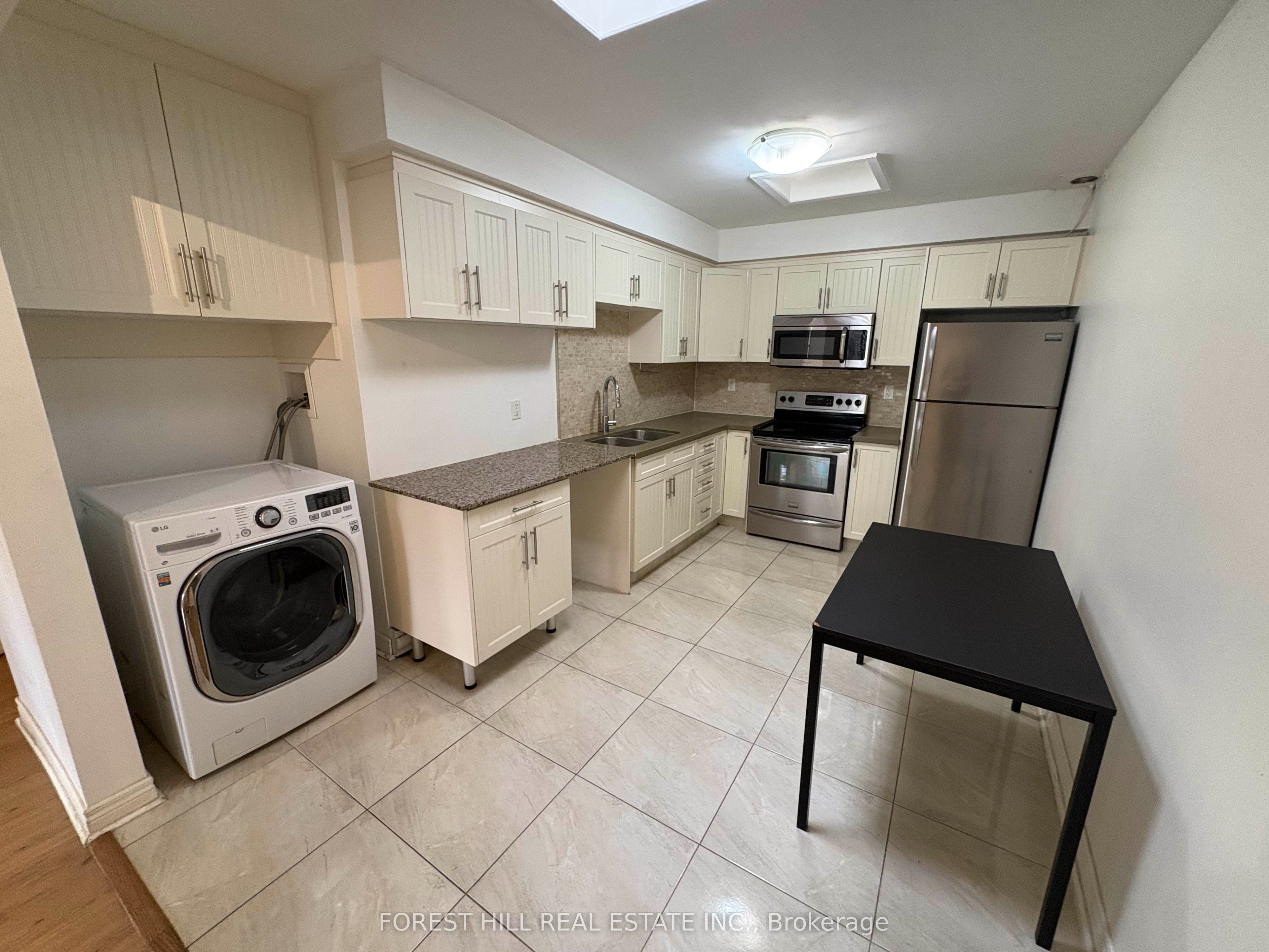 341 Lakeshore Road E 1