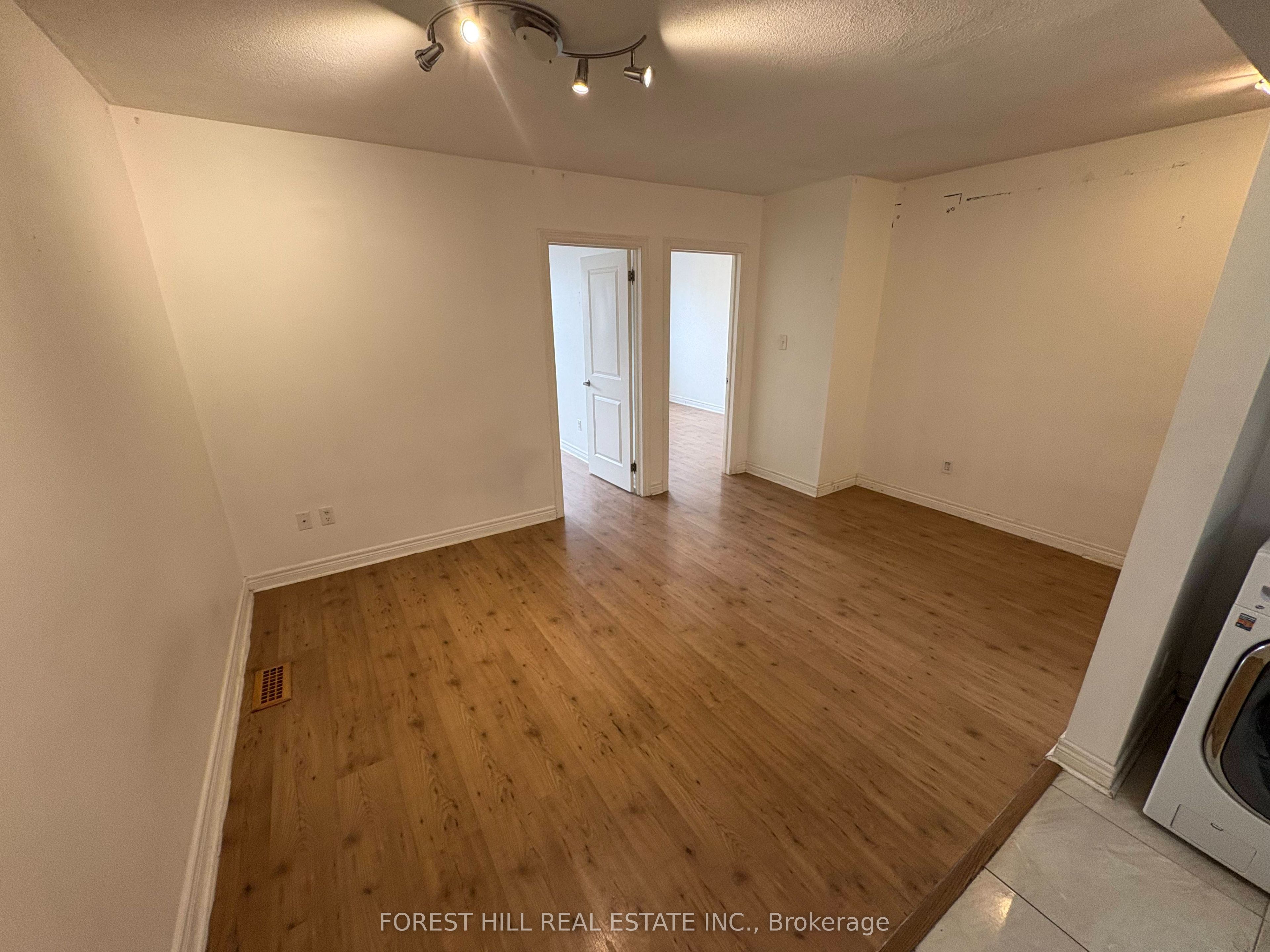 341 Lakeshore Road E 1