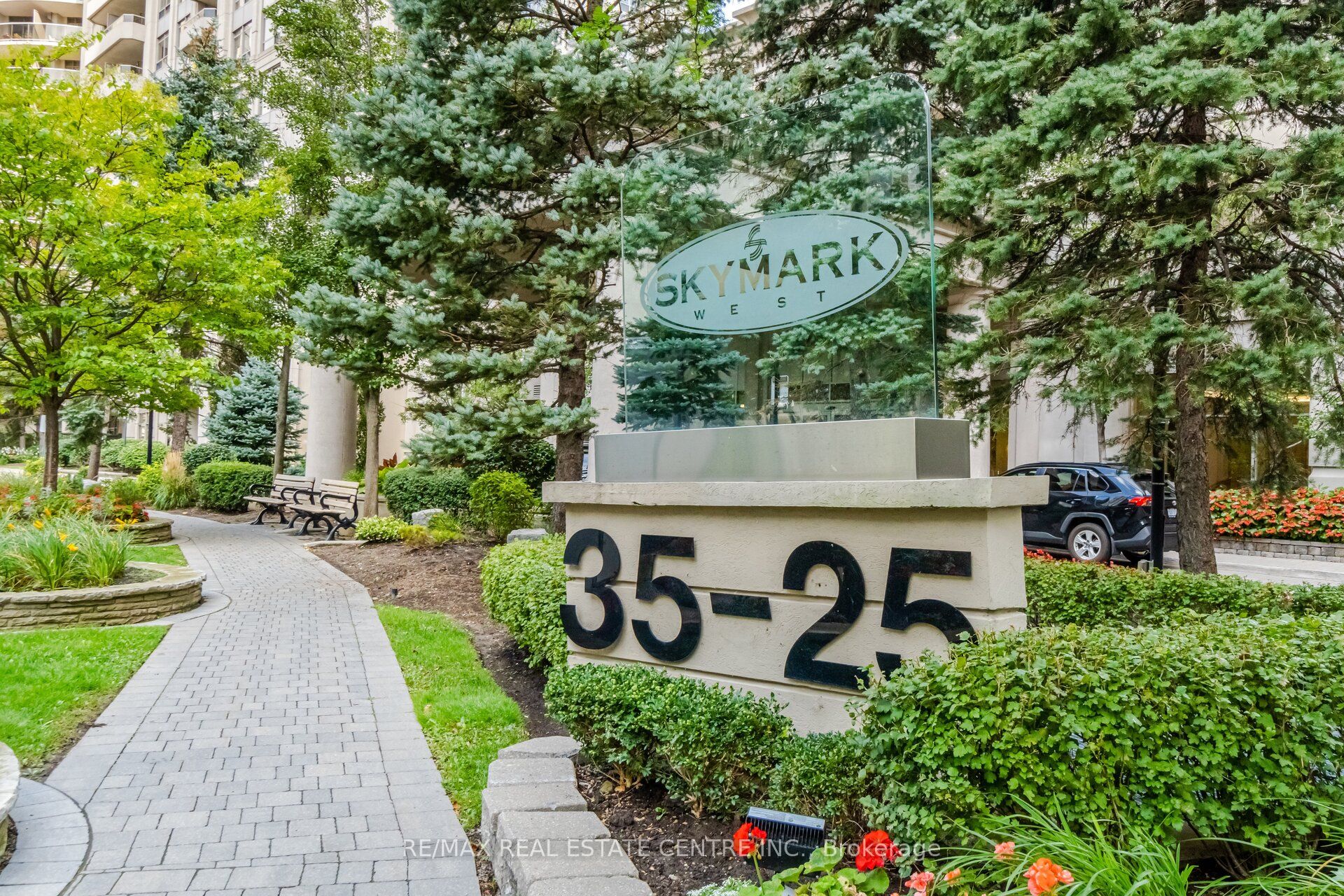 35 Kingsbridge Garden Circle 514